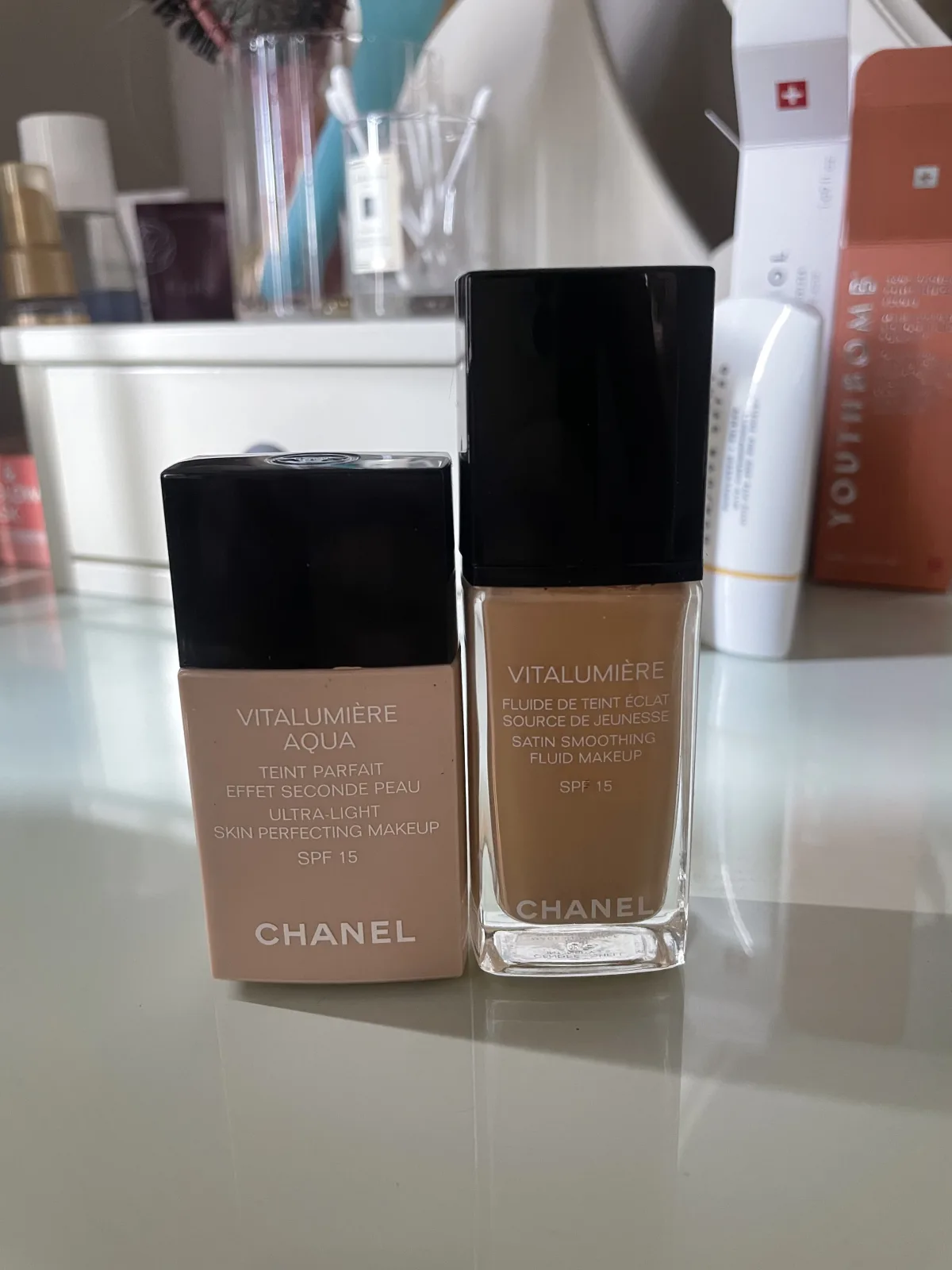 Chanel Vitalumiere Aqua Ultra-Light Makeup SPF15 - review image