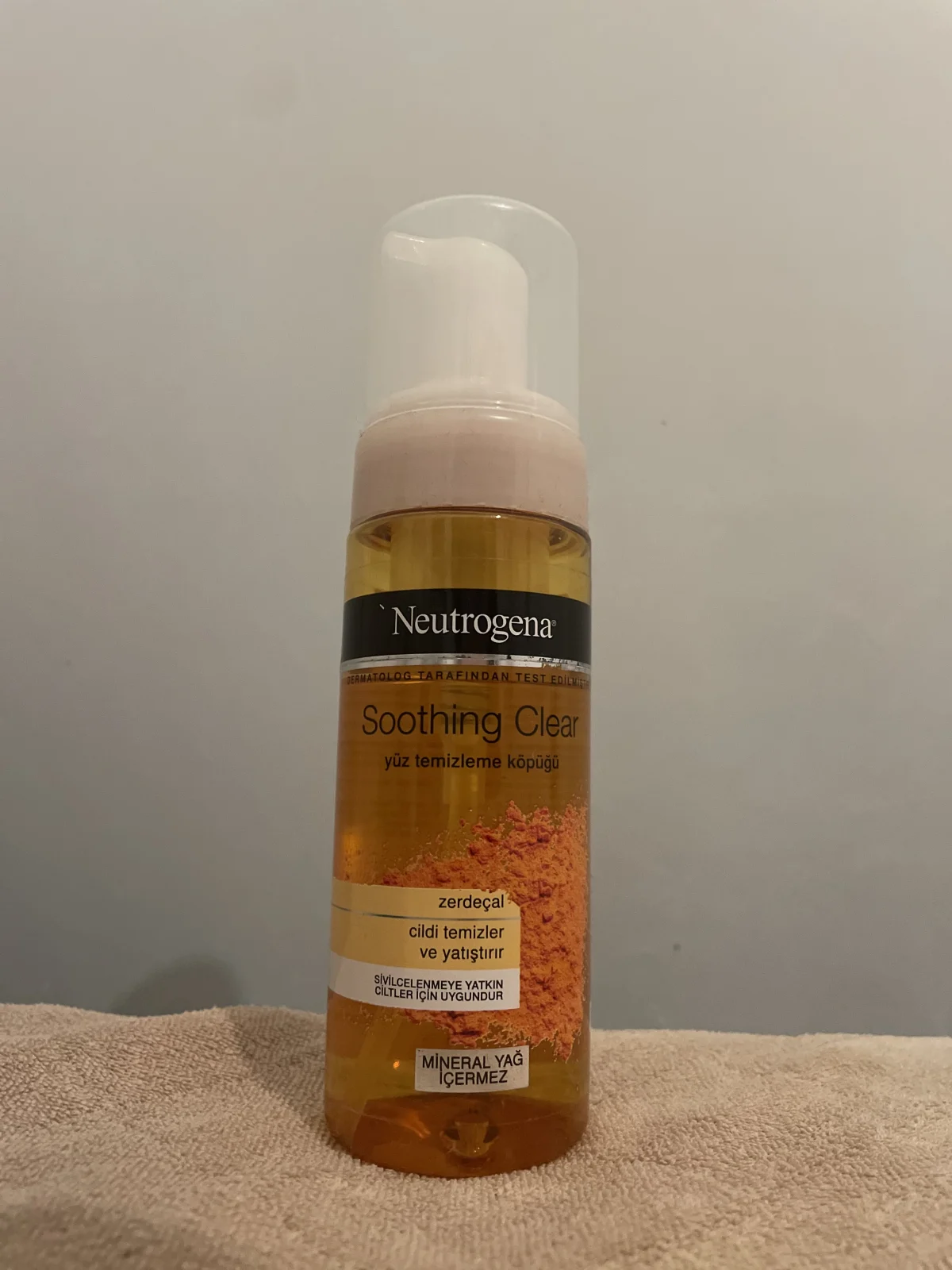 Neutrogena Curcuma Clear Reinigende Mousse 150 ml - review image