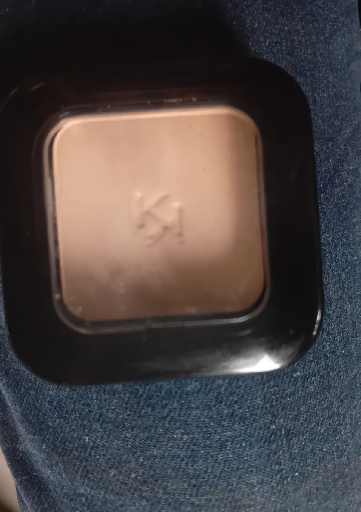 High Impact Wet and Dry Eyeshadow - review image