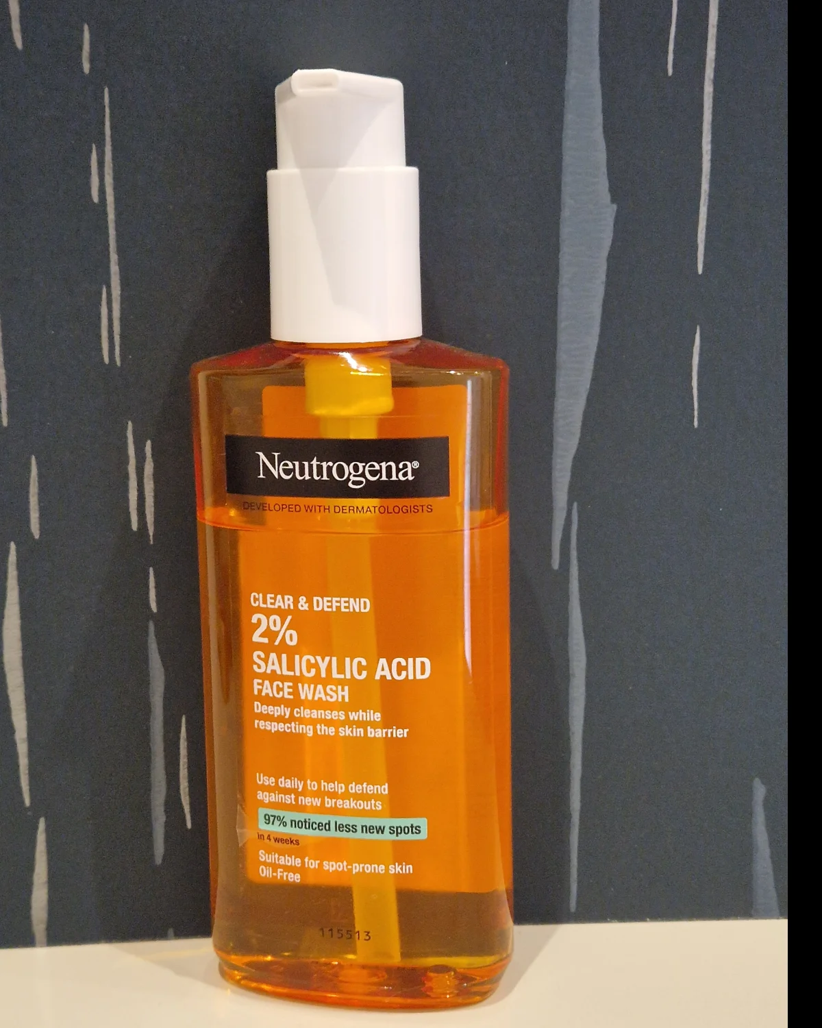 Neutrogena Clear & Defend Facial Wash - 200 ml - review image