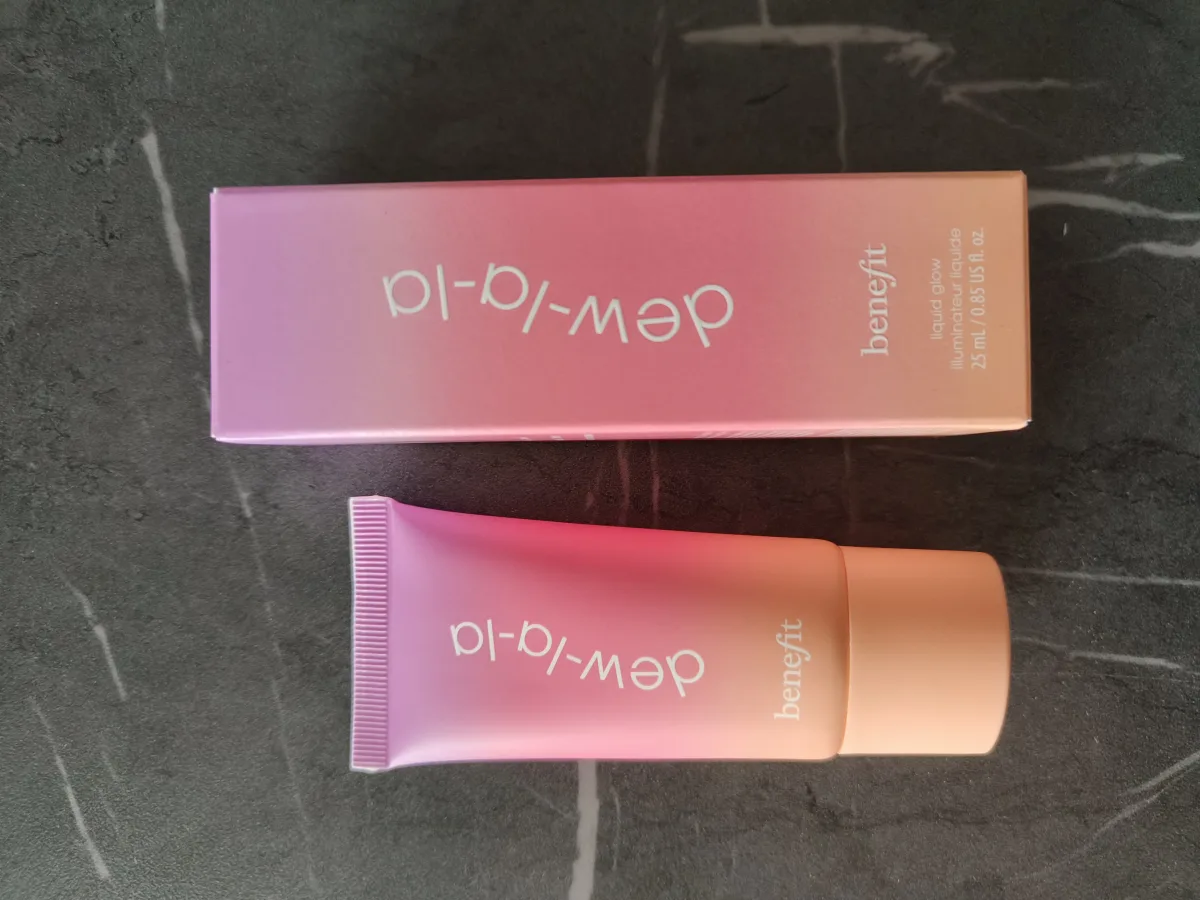 Benefit Dew-la-la - review image