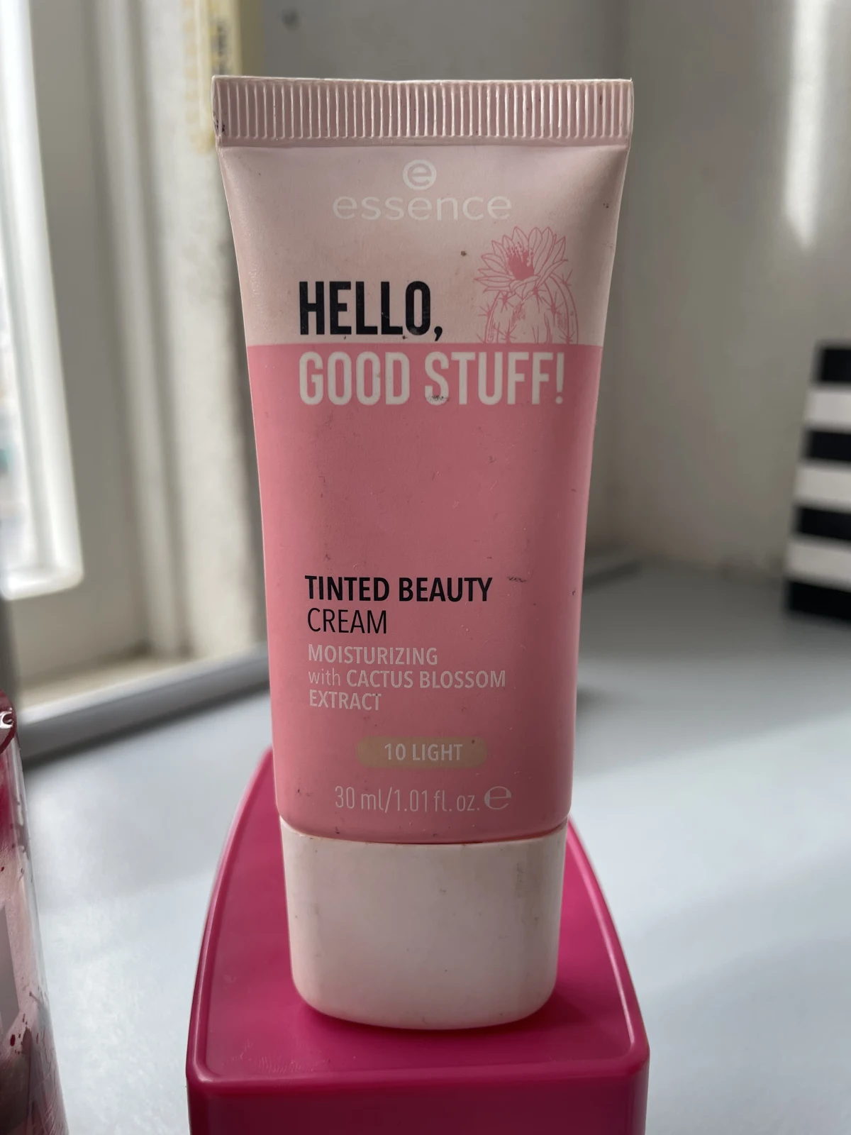 Essence - Hello Good Stuff Tinted Cream Coloring Face Cream 10 Light 30Ml - review image