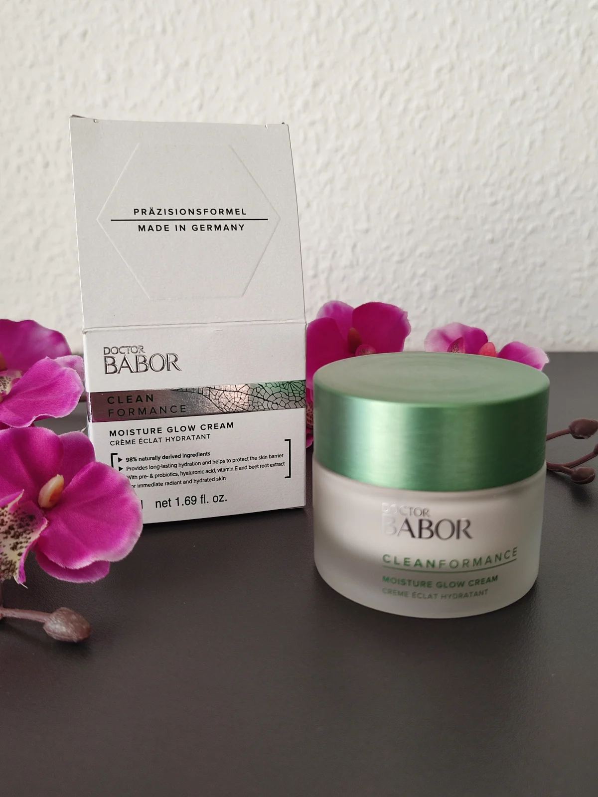 Moisture Glow Day Cream - review image