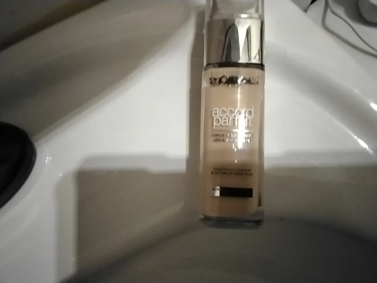 L’Oréal Paris - Accord Parfait Foundation - 6N  - Natuurlijk Dekkende Foundation met Hyaluronzuur en SPF 16 - 30 ml - review image