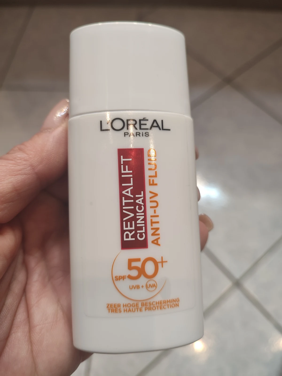 L’Oréal Paris Revitalift Clinical Anti-UV Fluid SPF 50 met Vitamine C* - 50ml - review image