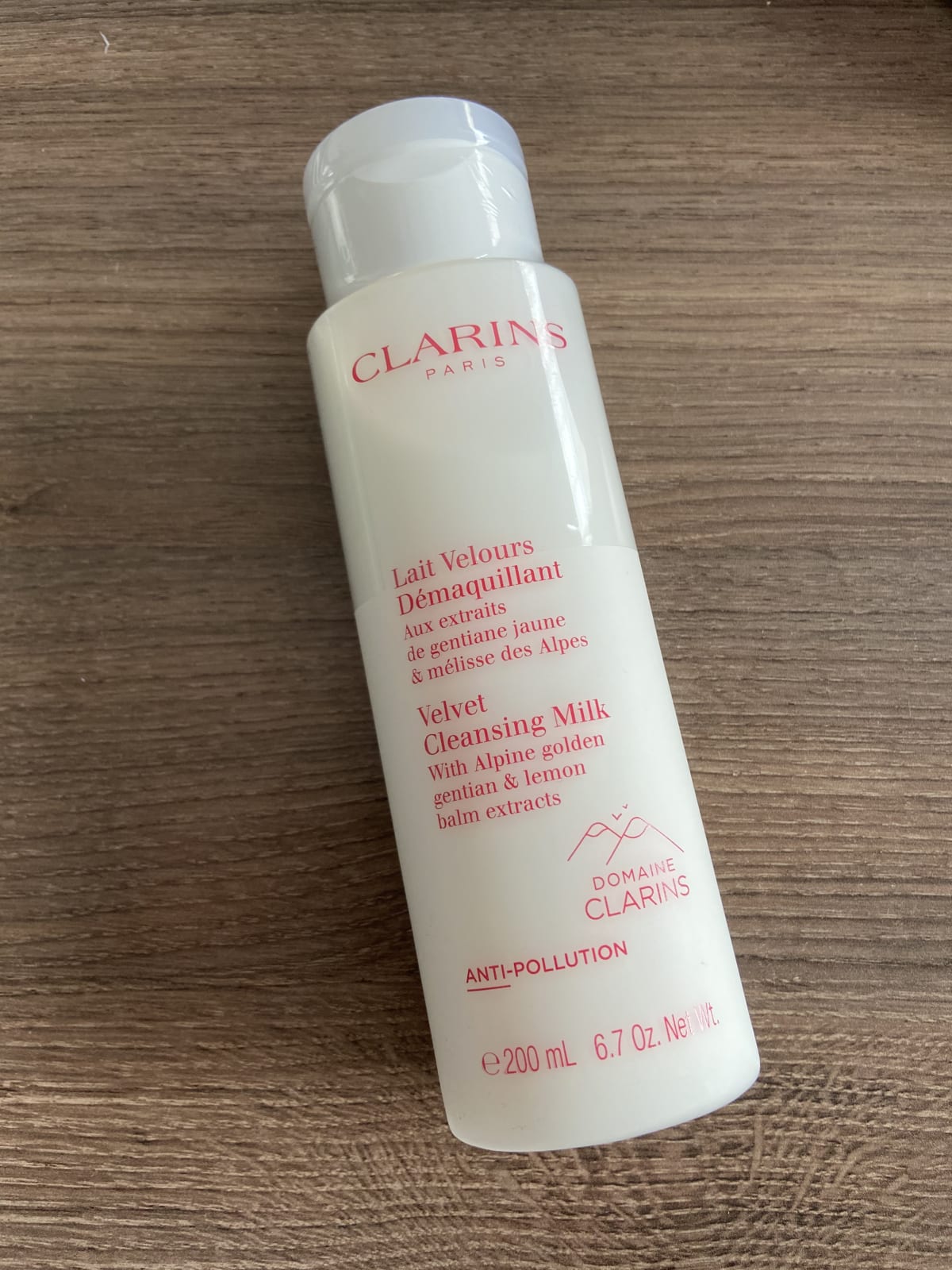 Clarins Velvet Cleansing Milk - review image