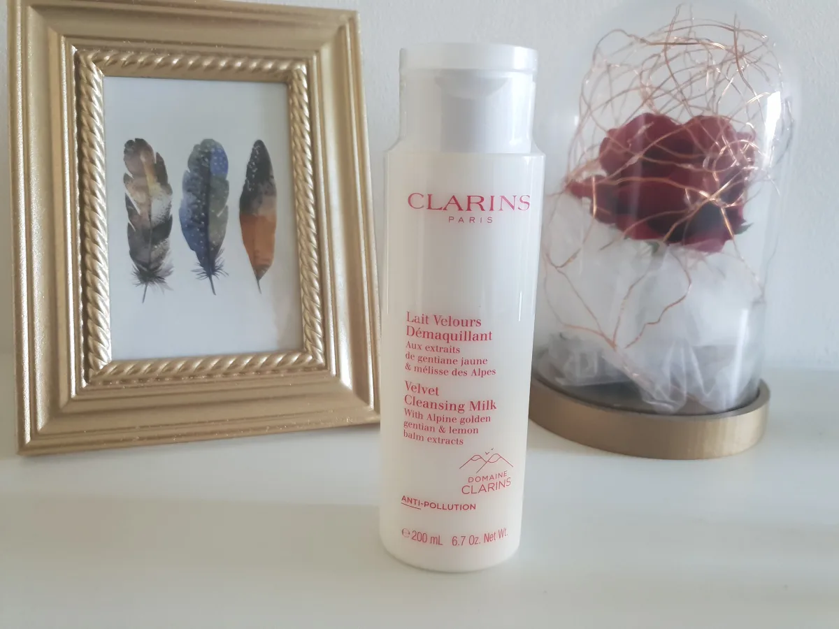 Clarins Velvet Cleansing Milk - review image