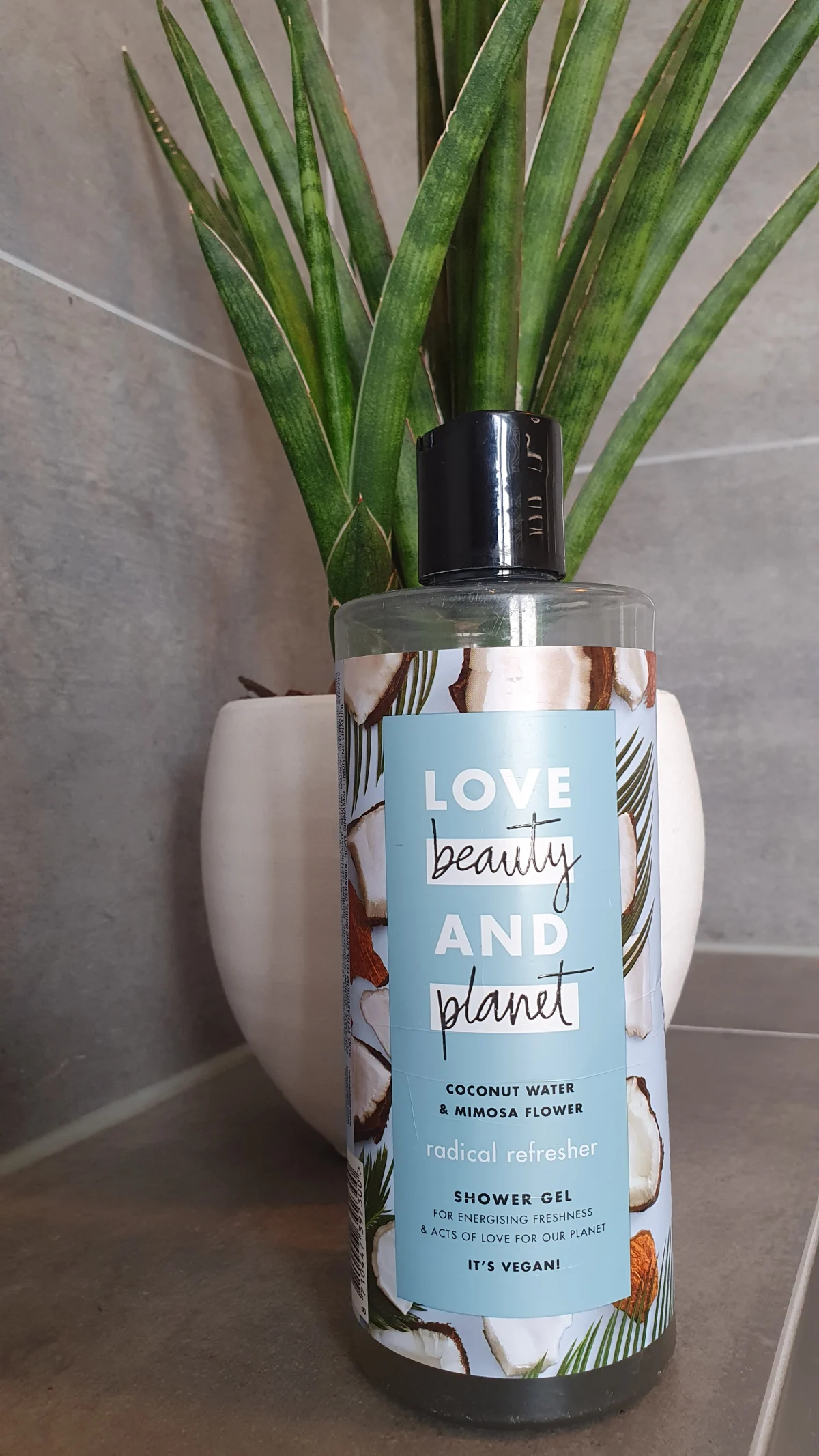 Love Beauty and Planet Douchegel Coconut Water & Mimosa Flower - 500 ml - review image