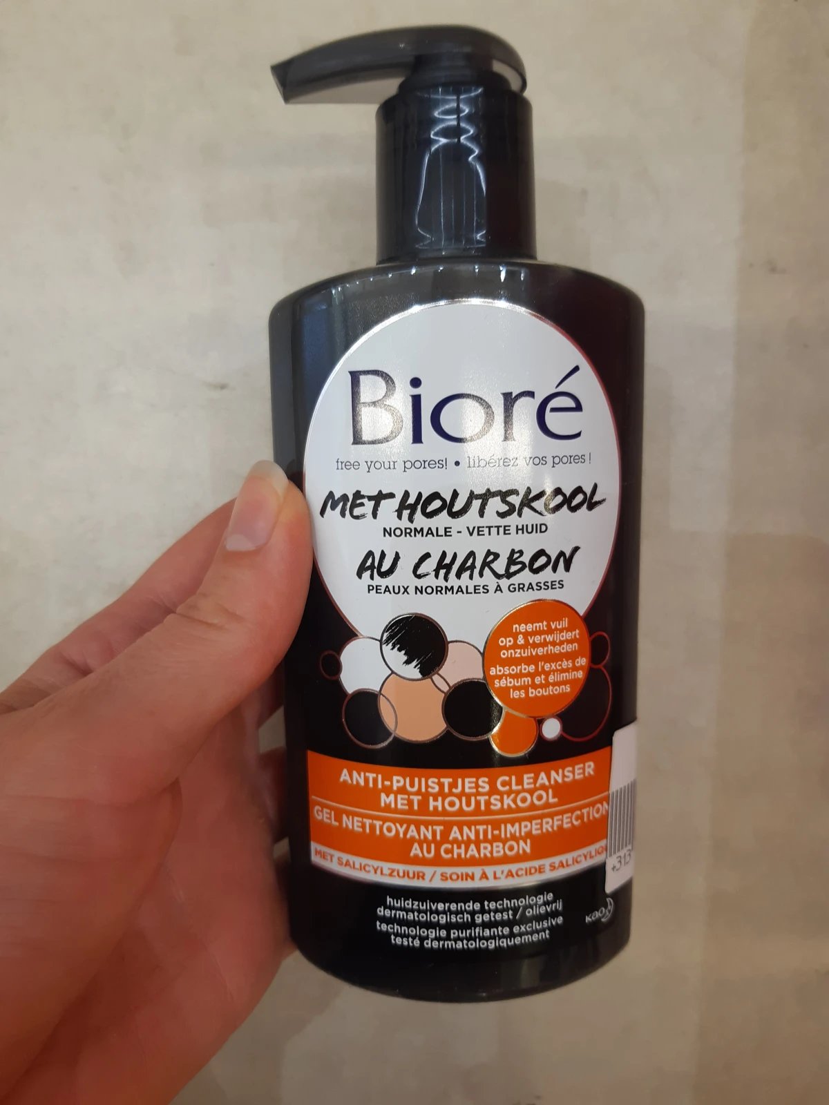 Bioré Houtskool Anti-Puistjes Cleanser 200 ml - review image