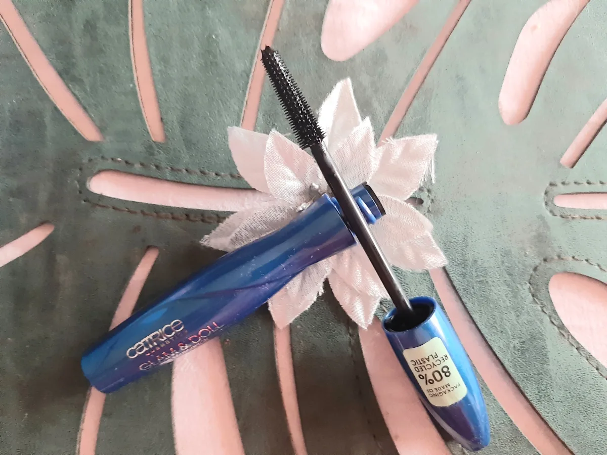 Glam & Doll Volume Waterproof Mascara - review image