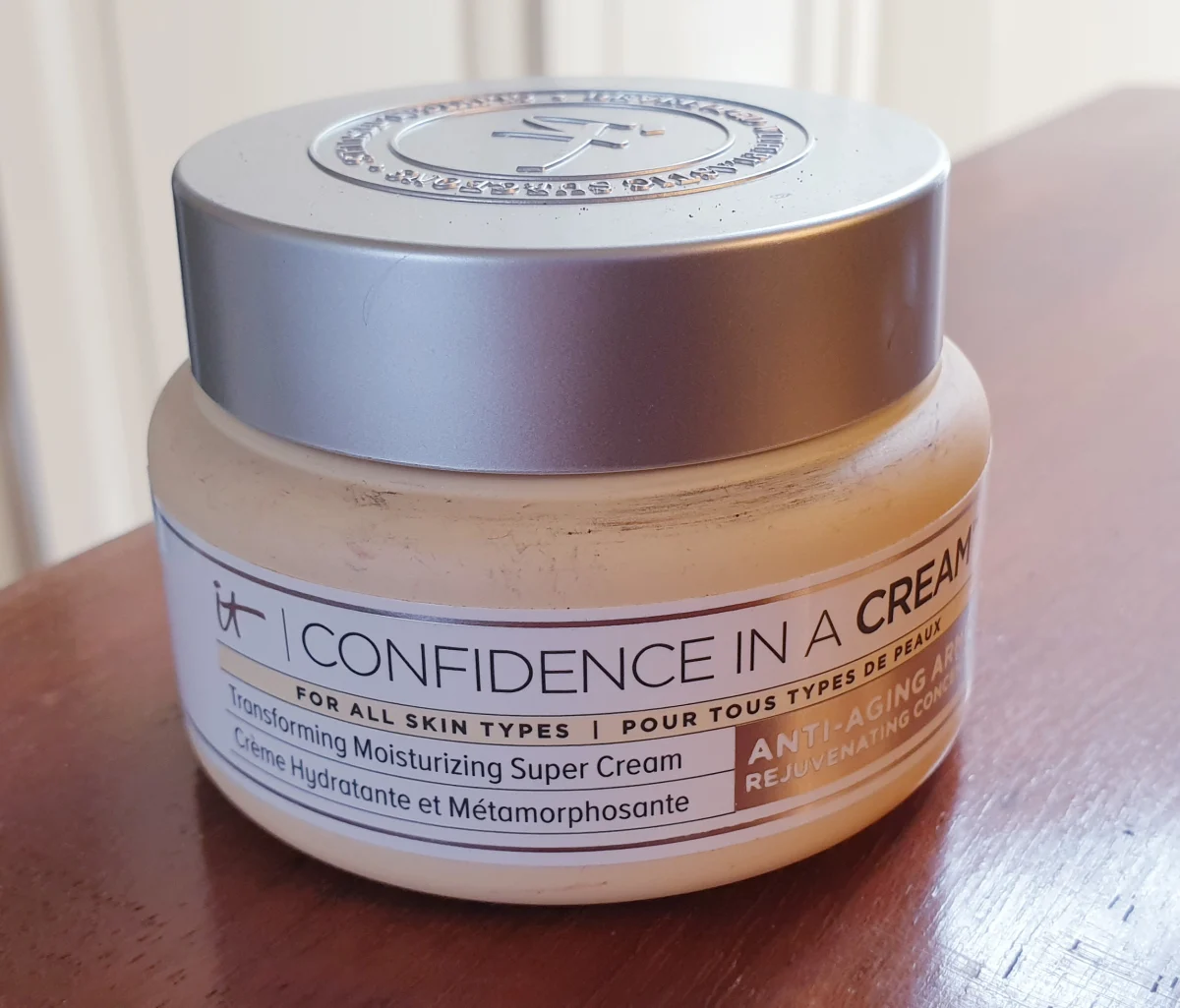 It Cosmetics Dagcreme It Cosmetics - CONFIDENCE IN A CREAM Foundation - review image