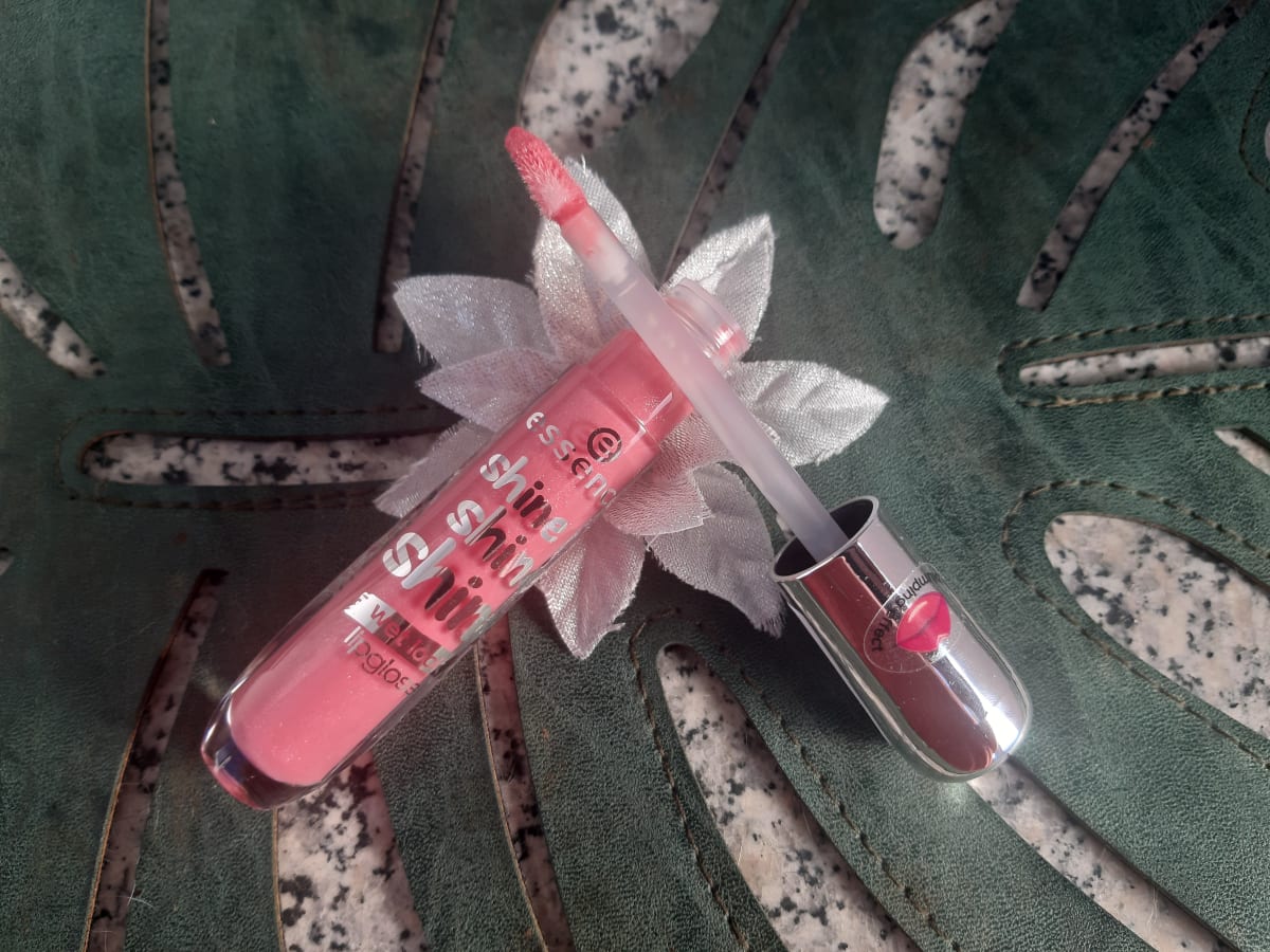 Essence shine shine shine wet look lipgloss #14 pink of bel air - review image