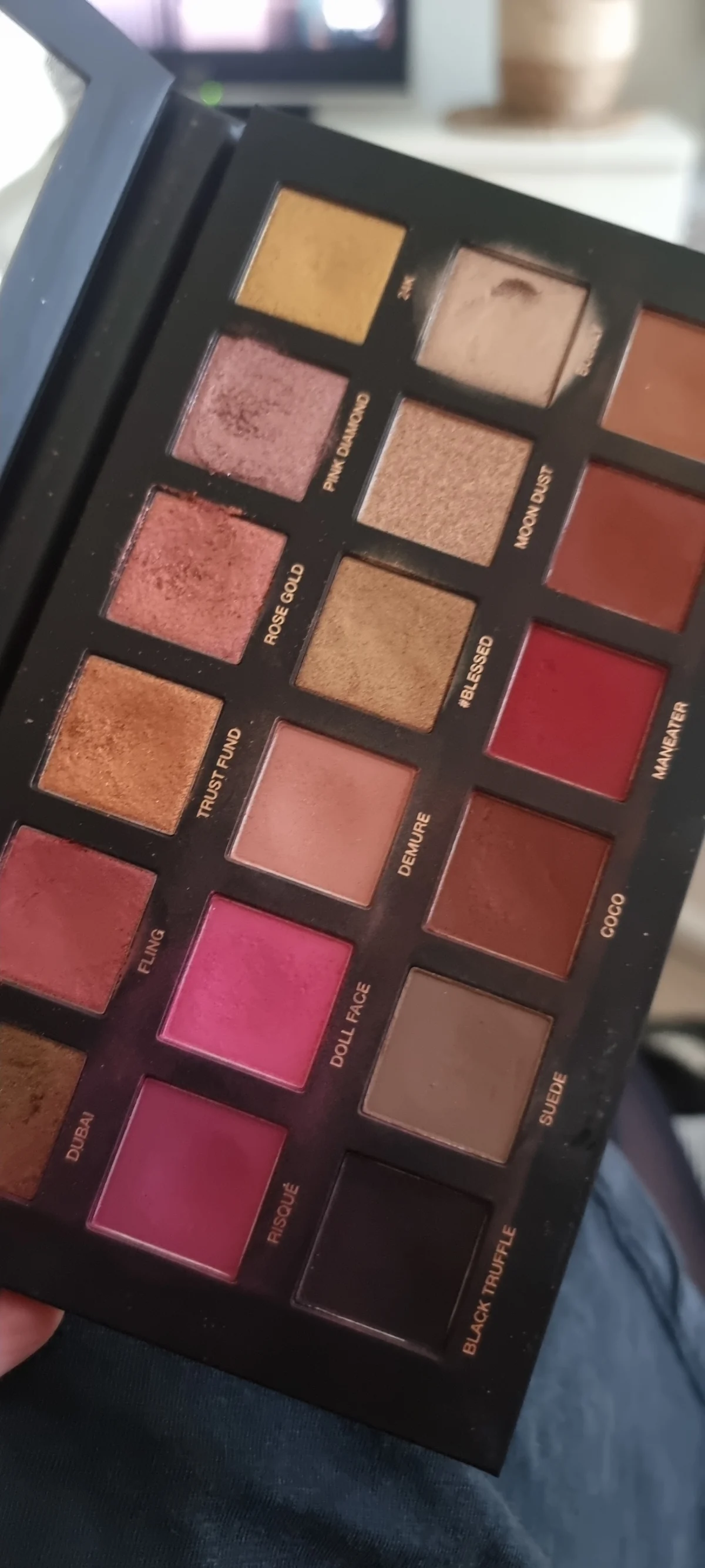 Textured Shadows Palette - Rose Gold Edition - review image