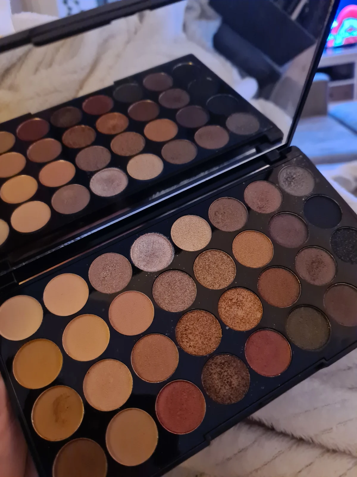 Ultra 32 Eyeshadow Palette Flawless 3 Ressurection - review image