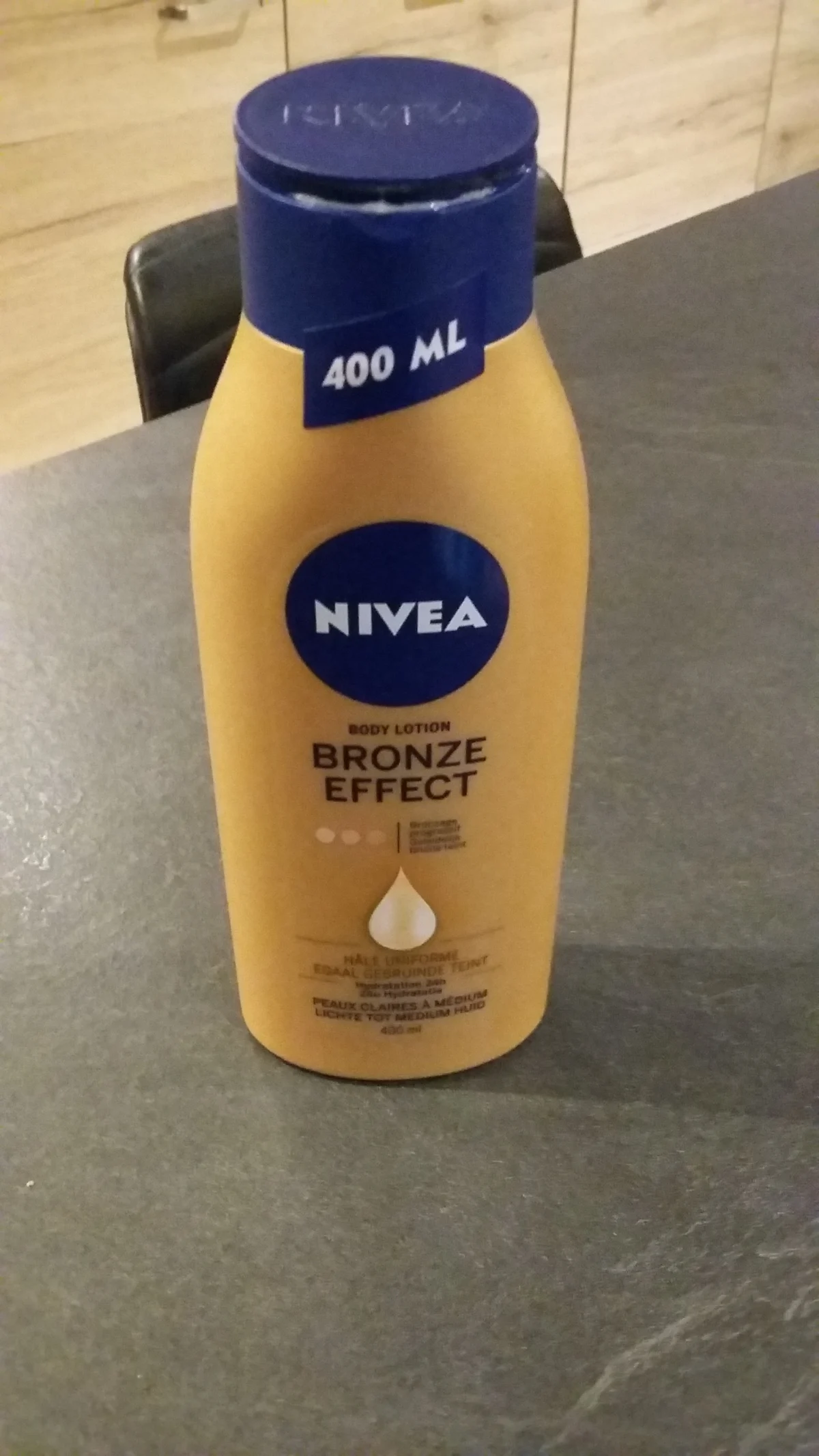 NIVEA Bronze Effect Bodylotion - Egaal Gebruinde teint - Hydrateert en bruint - Met ginkgo biloba en druivenpitolie - 400 ml - review image