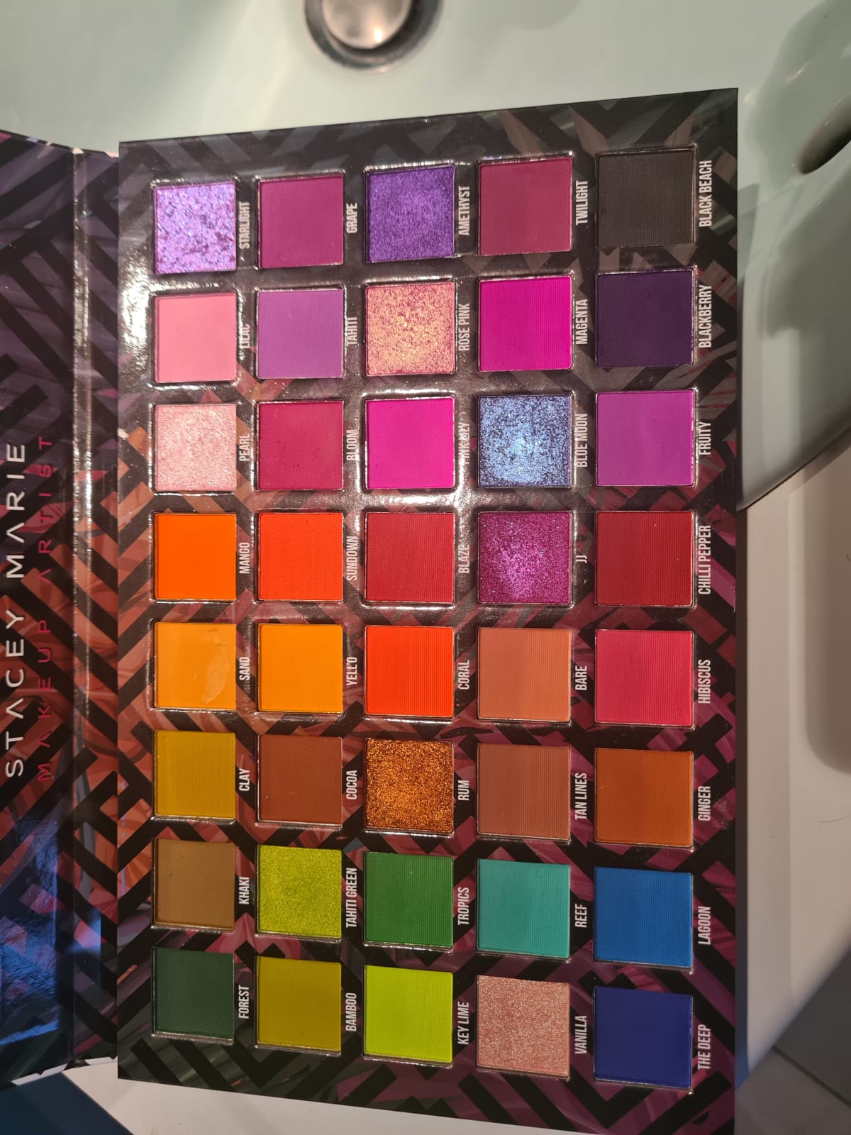 Carnival lll Love Tahiti Palette - review image