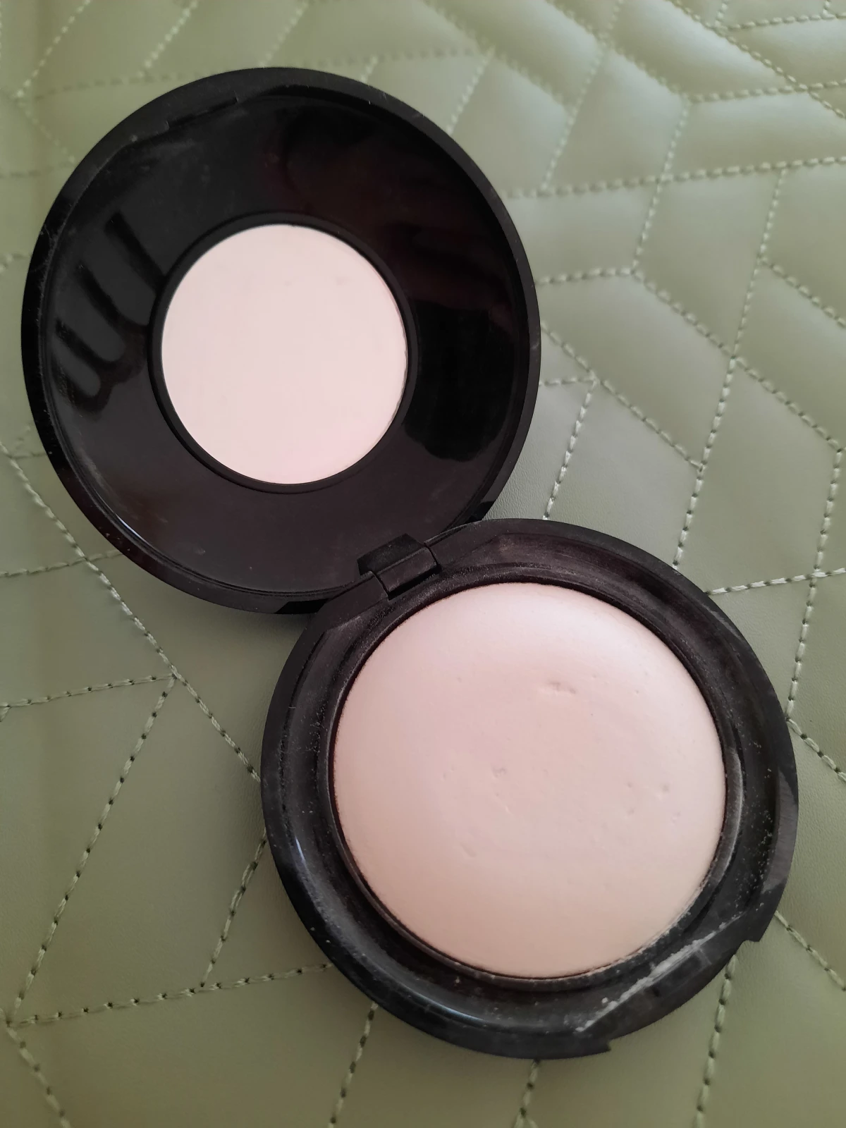 Pat McGrath Labs Sublime Perfection Blurring Under-Eye Powder - review image