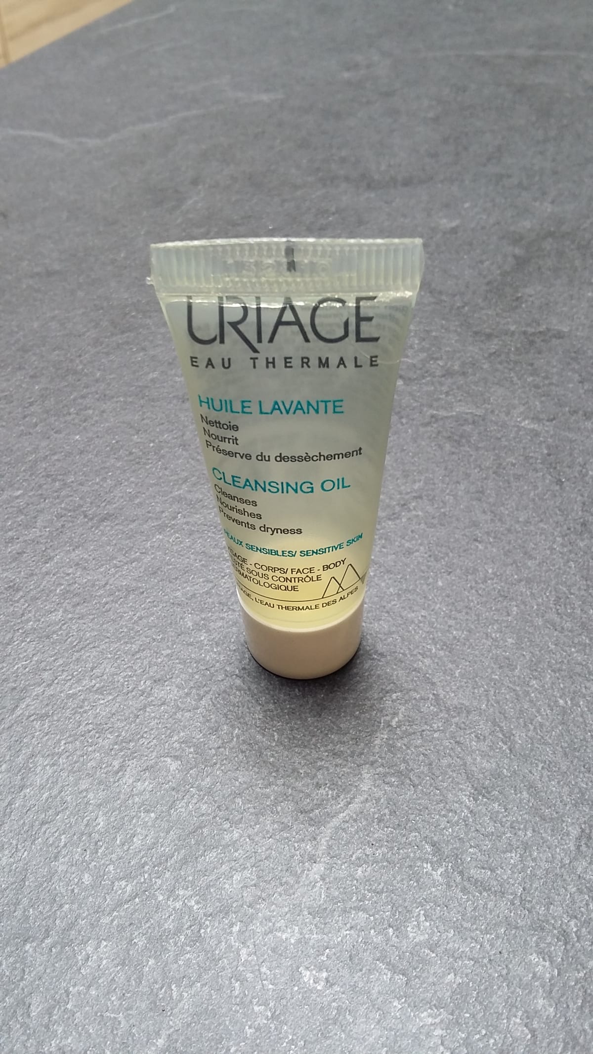 Uriage Xemose Cleansing Soothing Oil - review image