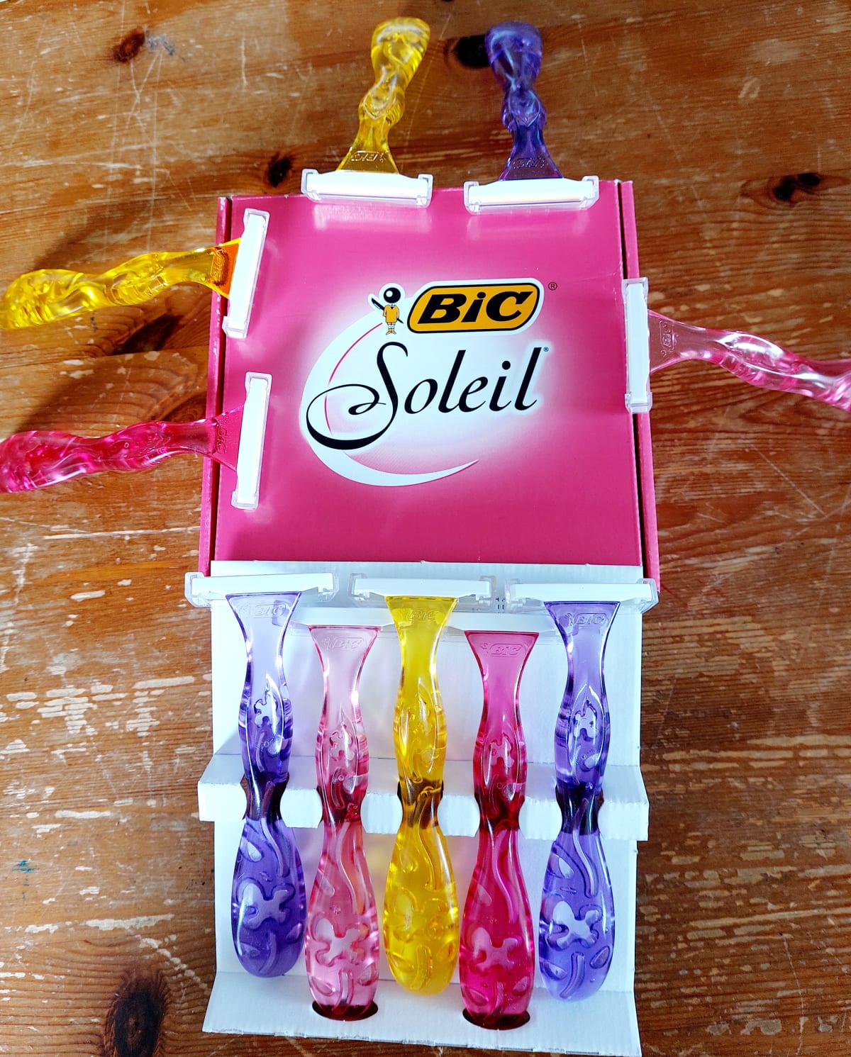 BIC Miss Soleil Sensitive Scheermesjes voor dames - set van 10 scheermesjes in 2 kleuren - review image