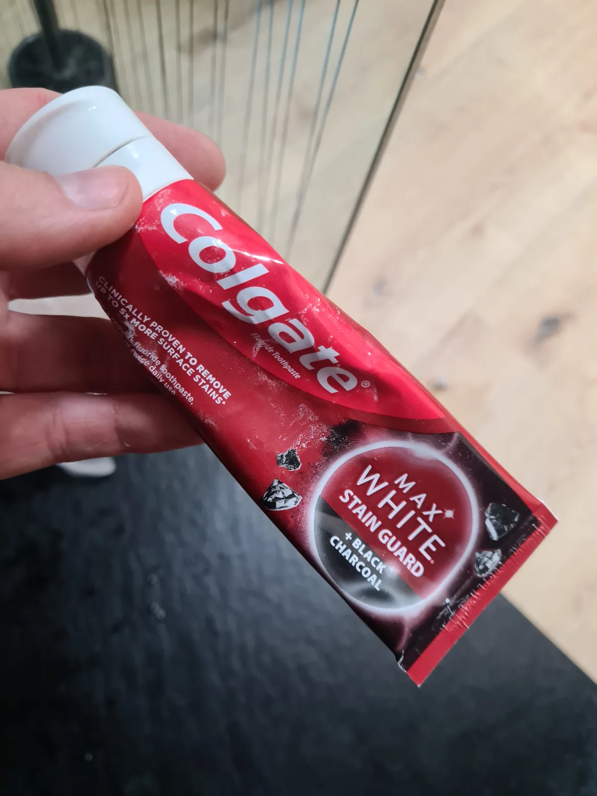 Colgate Tooth Paste Optic White Charcoal 75ml - review image