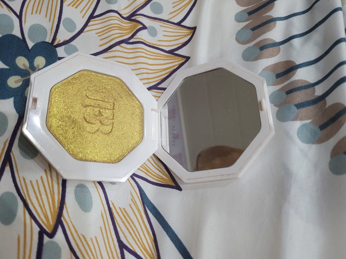 FENTY BEAUTY Diamond Bomb All-Over Diamond Veil Highlighter — Cognac Candy - review image