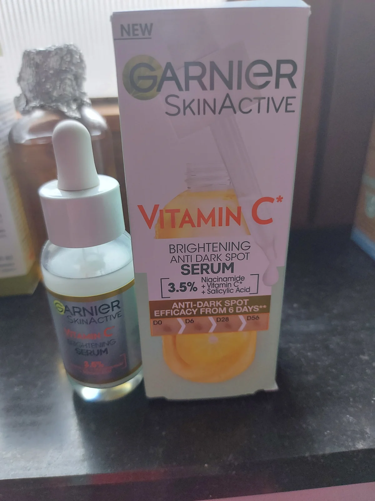 Garnier SkinActive Vitamine C* Anti-Pigmentvlekken Serum - Niacinamide en Salicylzuur - 30ml - review image