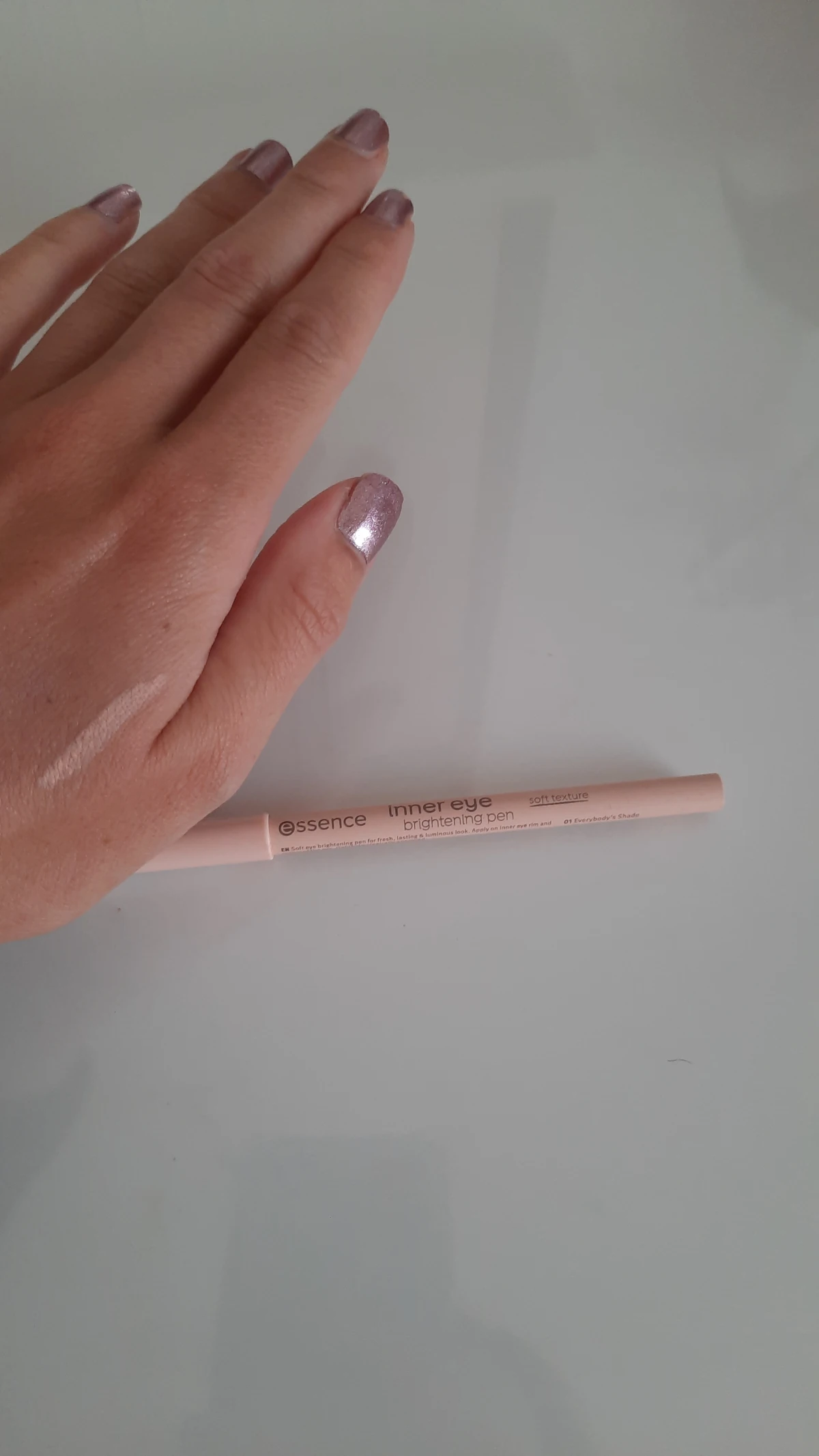 Essence Inner Eye Brightening Pen eyeliner 1,02 g Solide 01 everybody's shade - review image