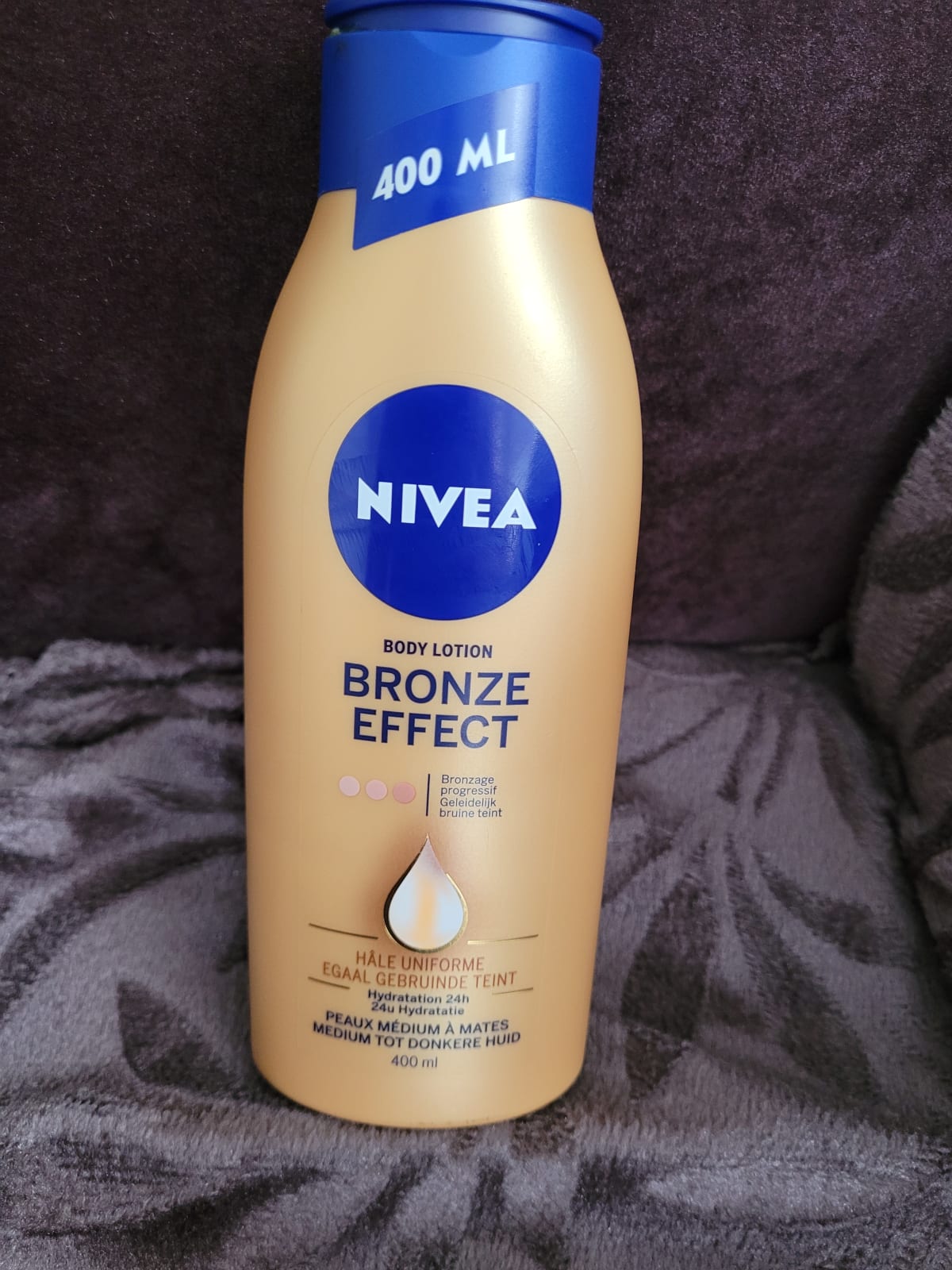 NIVEA Bronze Effect Bodylotion - Egaal Gebruinde teint - Hydrateert en bruint - Met ginkgo biloba en druivenpitolie - 400 ml - review image