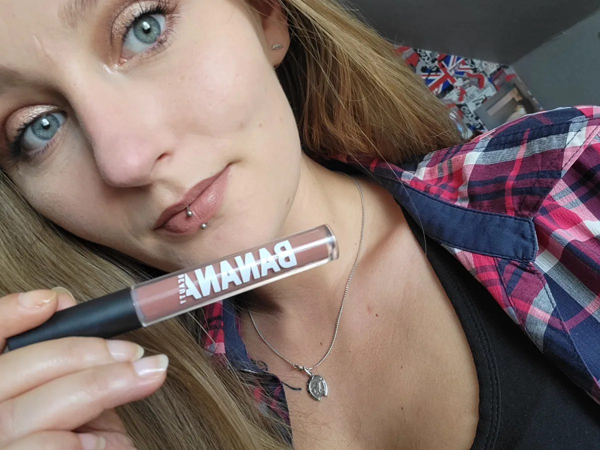 Nananaked Liquid Lipstick - review image