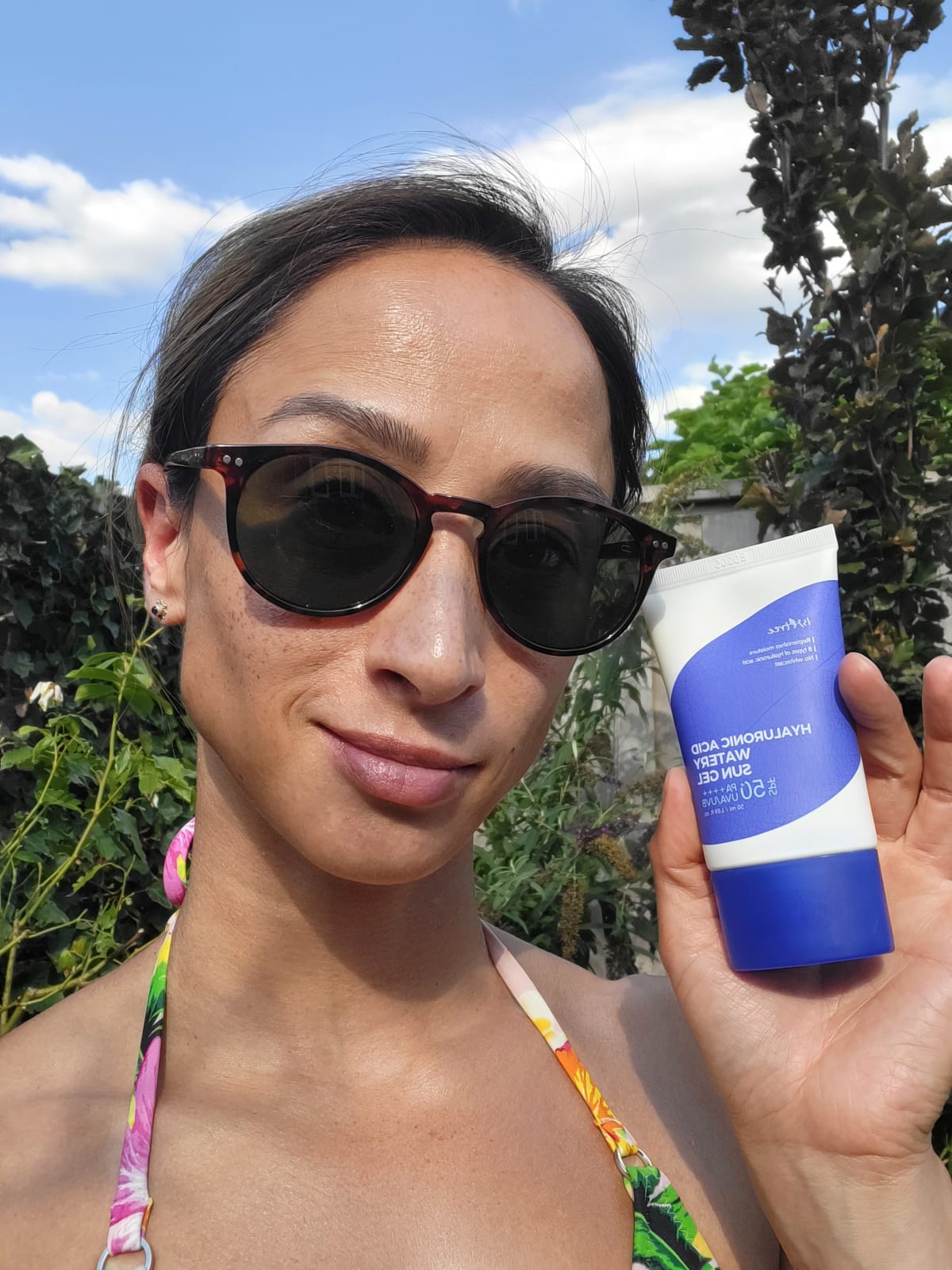 Isntree Hyaluronic Acid Watery Sun Gel SPF50+ PA++++ - - review image