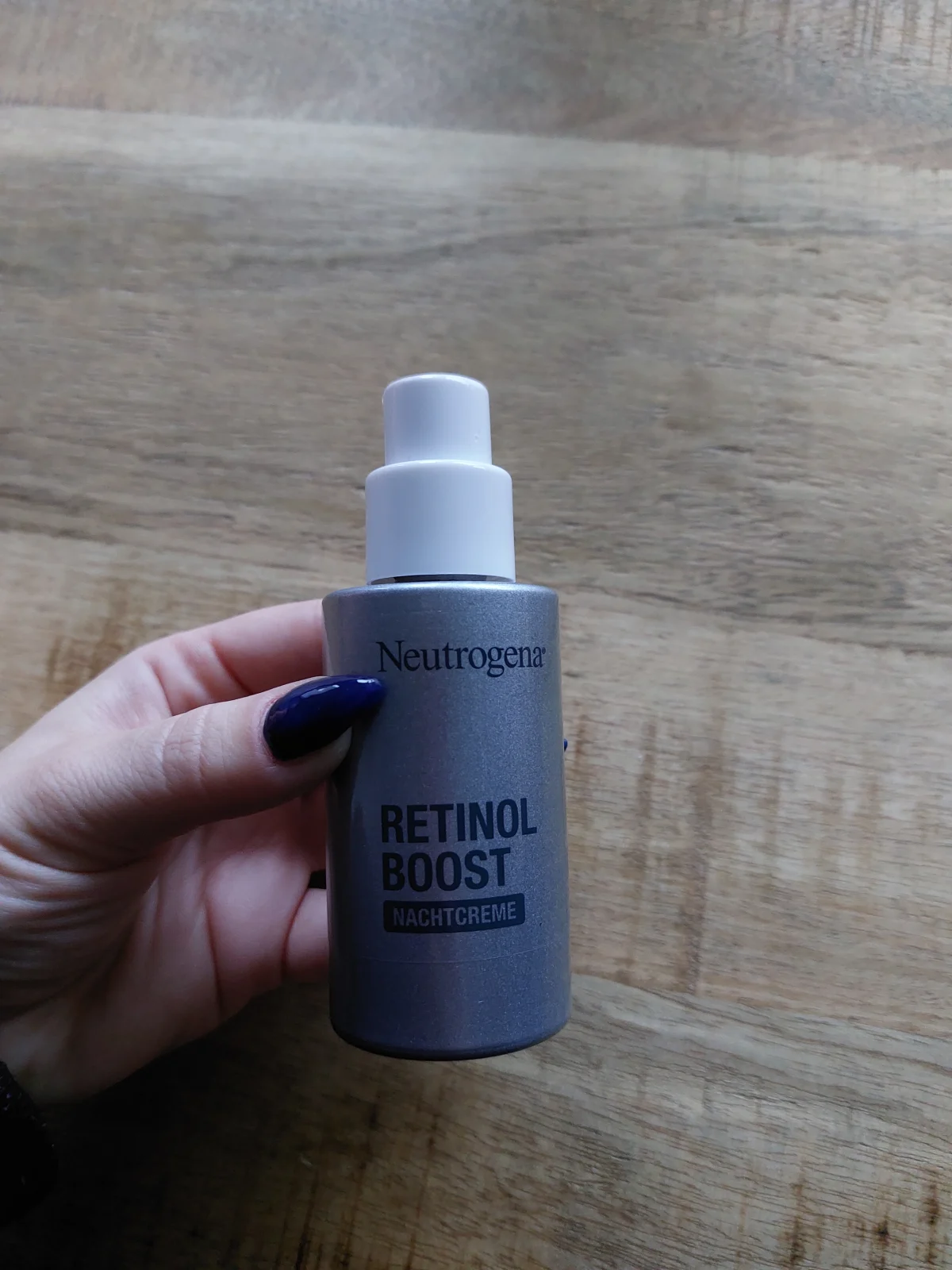 Neutrogena® Anti-Ageing Retinol Boost + intensieve nachtserum met zuivere Retinol, parfumvrij, 30 ml - review image