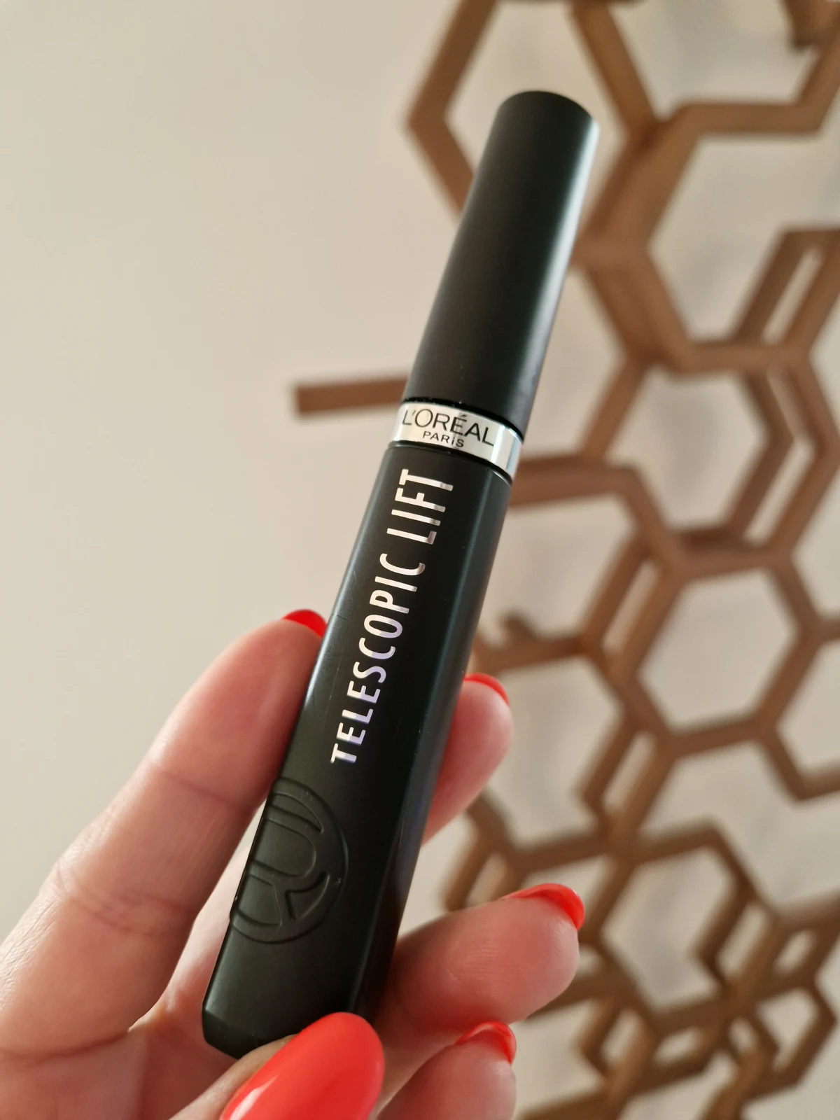 L'Oréal Paris – Telescopic Lift Mascara – Lift Extra Black - Mascara voor lange, gelifte wimpers en volume – 9,9ML - review image