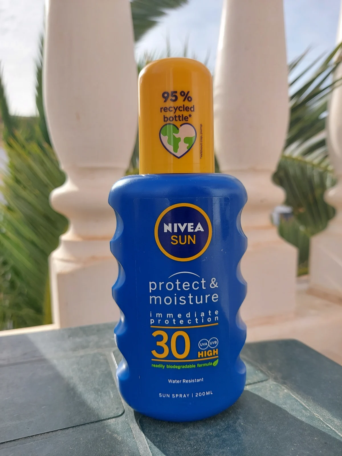 NIVEA SUN Protect & Hydrate Zonnebrand Spray - SPF 15 - Zonnespray - Beschermt en hydrateert - Met Vitamine E - 200 ml - review image