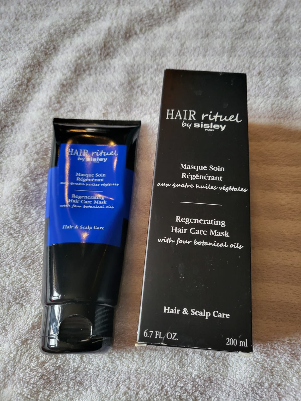 Sisley Regenerating Hair Care Mask With 4 Botanical Oils Sisley - Hair Rituel Regenerating Hair Care Mask With 4 Botanical Oils - review image