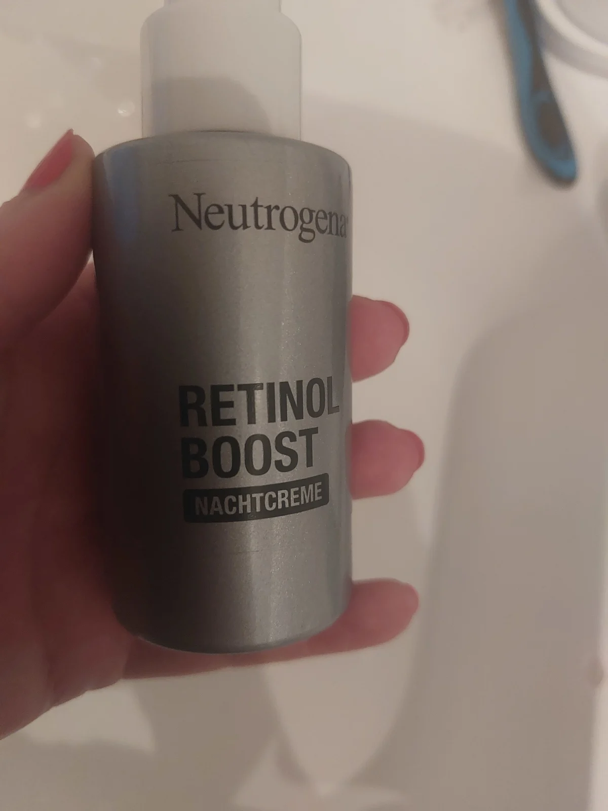 Neutrogena® Anti-Ageing Retinol Boost + intensieve nachtserum met zuivere Retinol, parfumvrij, 30 ml - review image