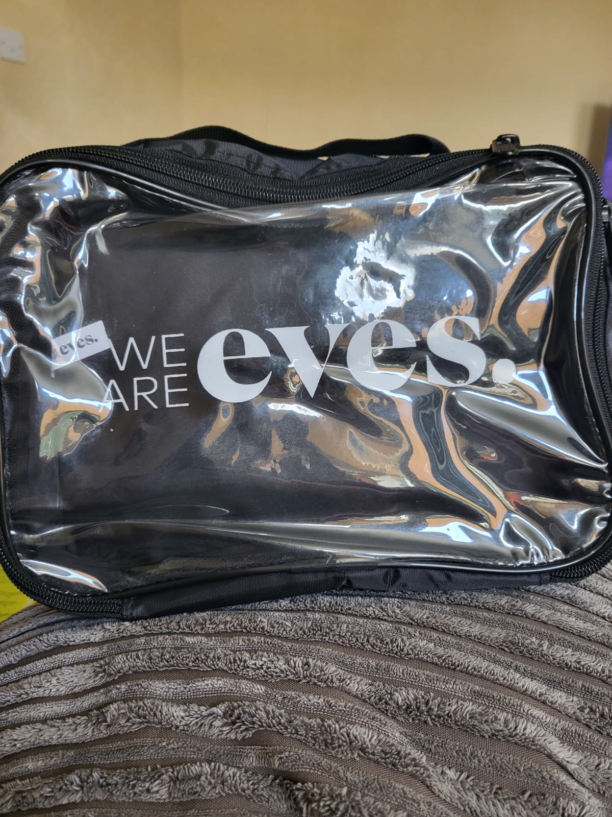 We Are Eves Beauty Bag - review image