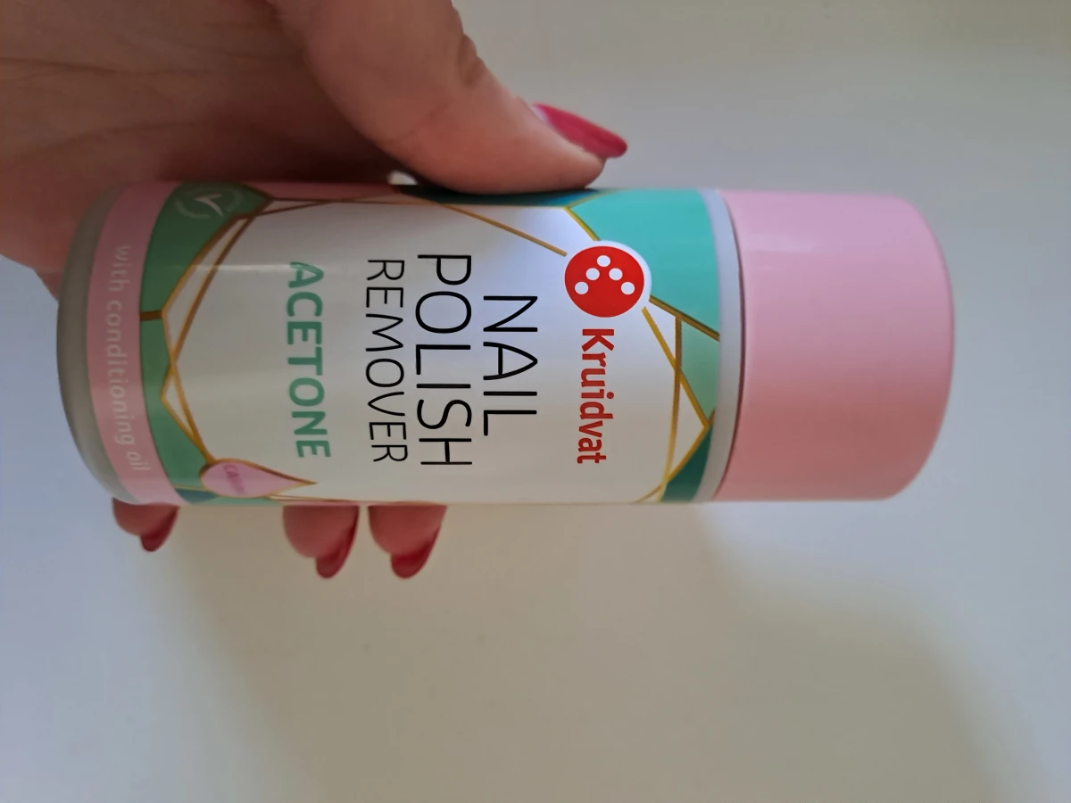 Nails polish remover - review image