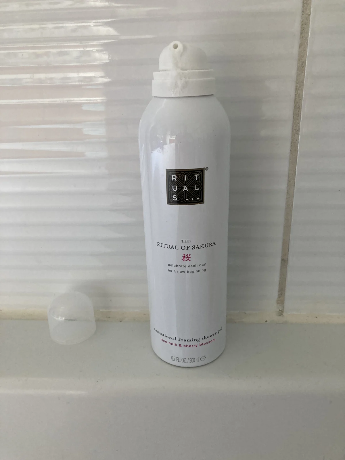 The Ritual of Sakura Foaming Shower Gel - bad- en douchegel - review image