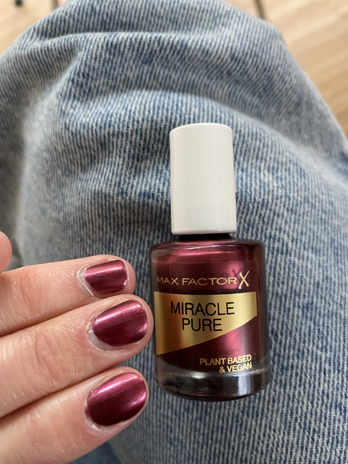 Max Factor Miracle Pure Nail Colour Nagellak 840 Moonstone Blue - review image