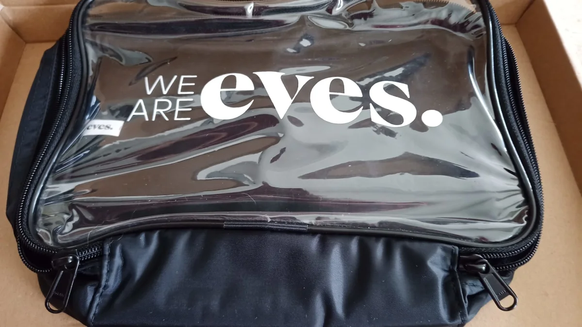 We Are Eves Beauty Bag - review image