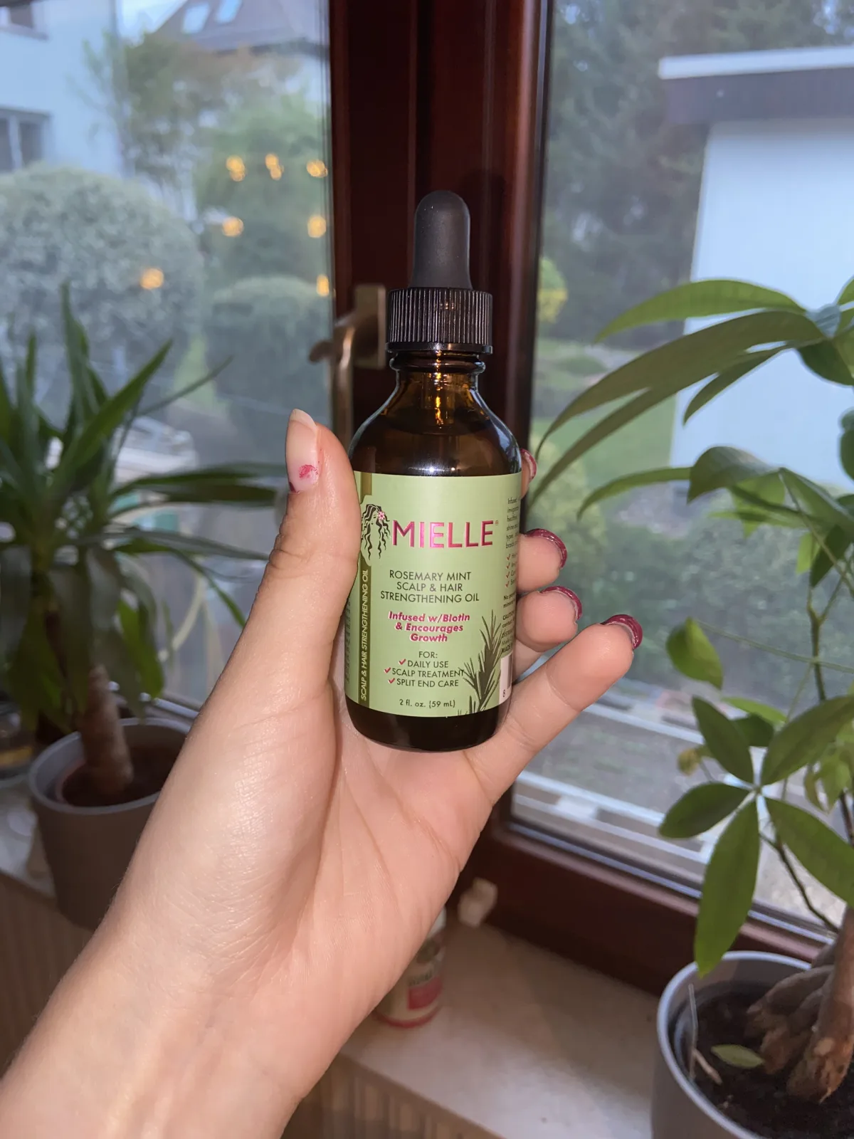 Mielle Organics Rosemary Mint Scalp & Hair Strengthening Oil - review image