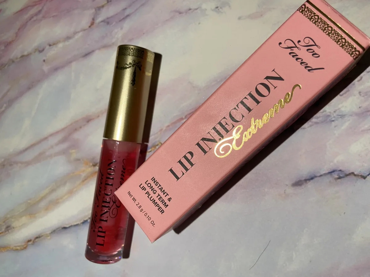 Too Faced Lip Injection Extreme - review image