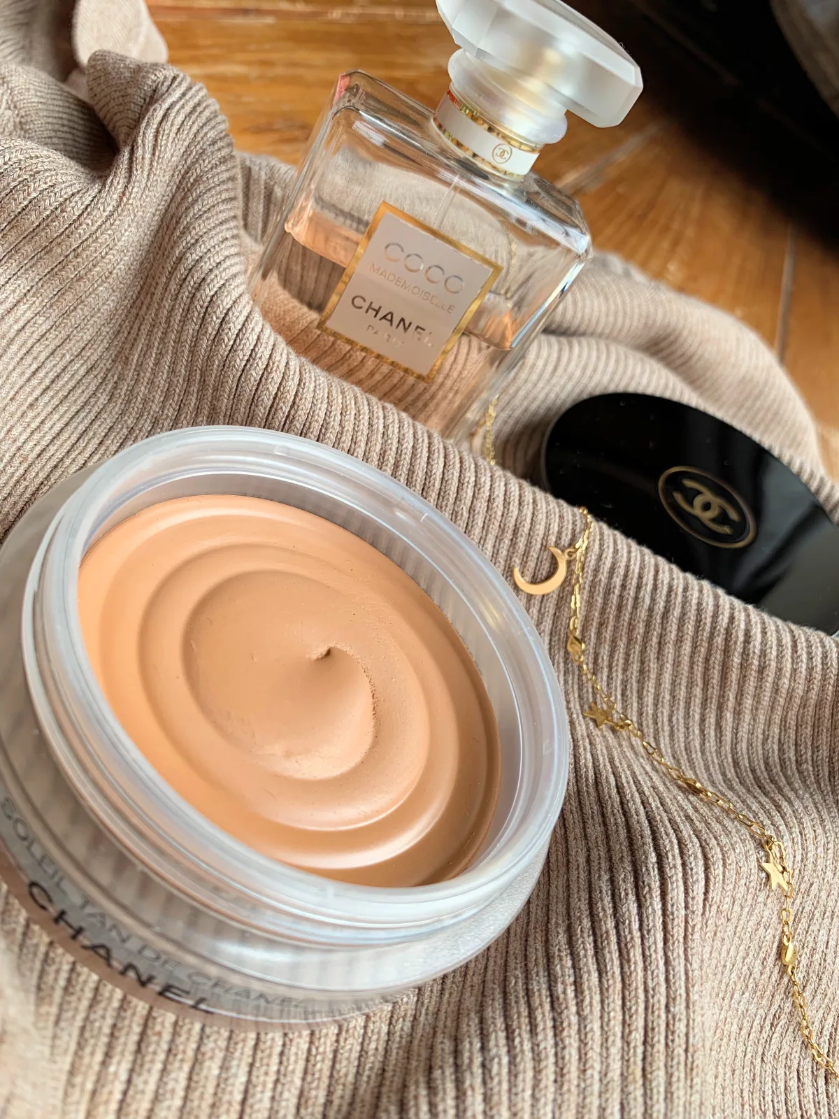 Chanel Soleil Tan De Chanel CHANEL - Soleil Tan De Chanel Universele Verfraaier Voor De Teint Voor Een Gebruind Effect - review image