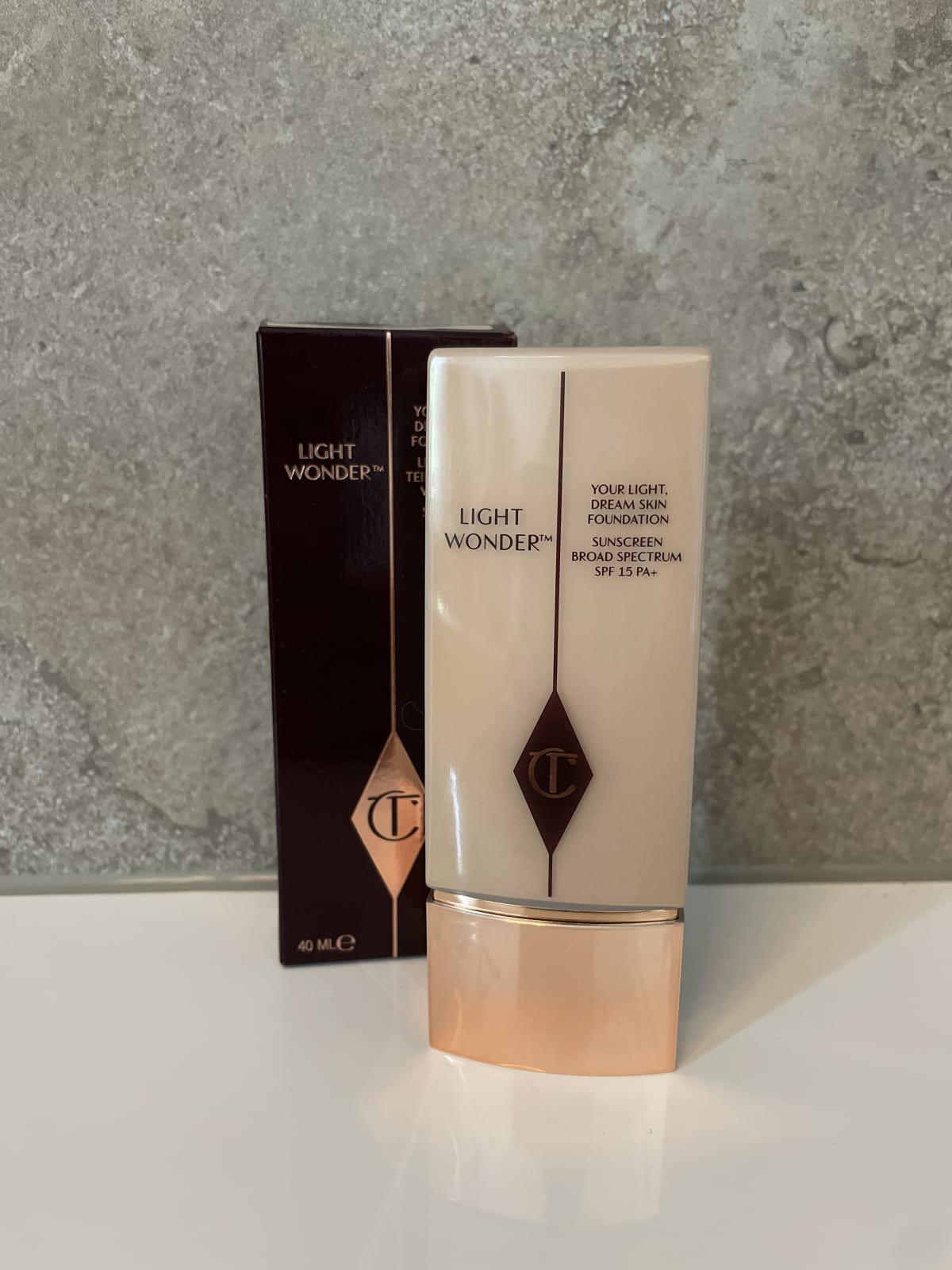 Charlotte Tilbury Light Wonder - review image