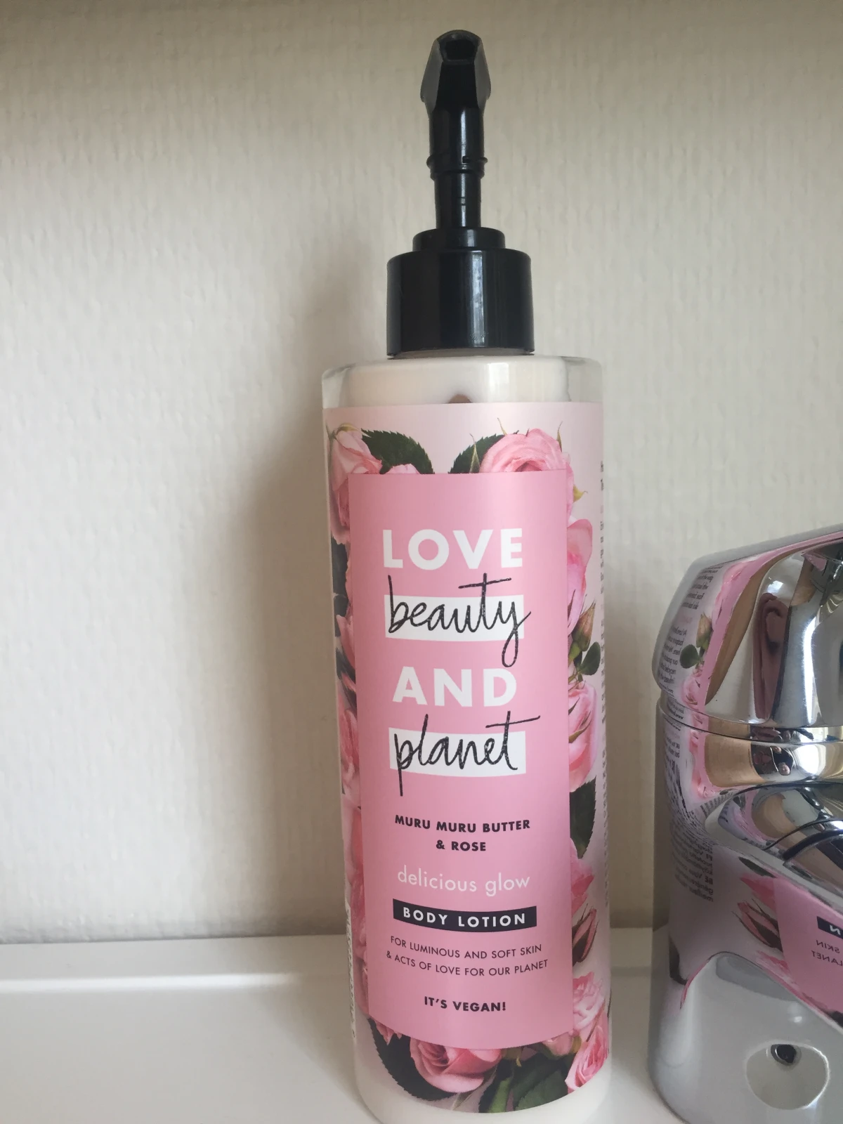 Bountiful Moisture Muru Muru Butter & Rose Shower Gel - review image