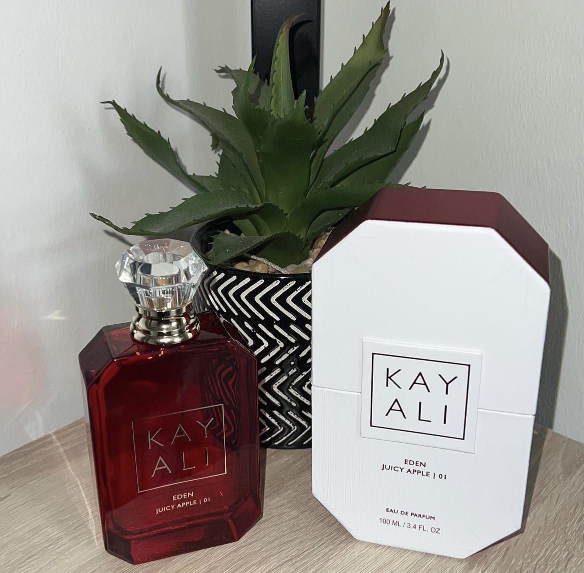 Kayali Eau De Parfum Kayali - Eden Juicy Apple 01 Eau De Parfum  - 100 ML - review image