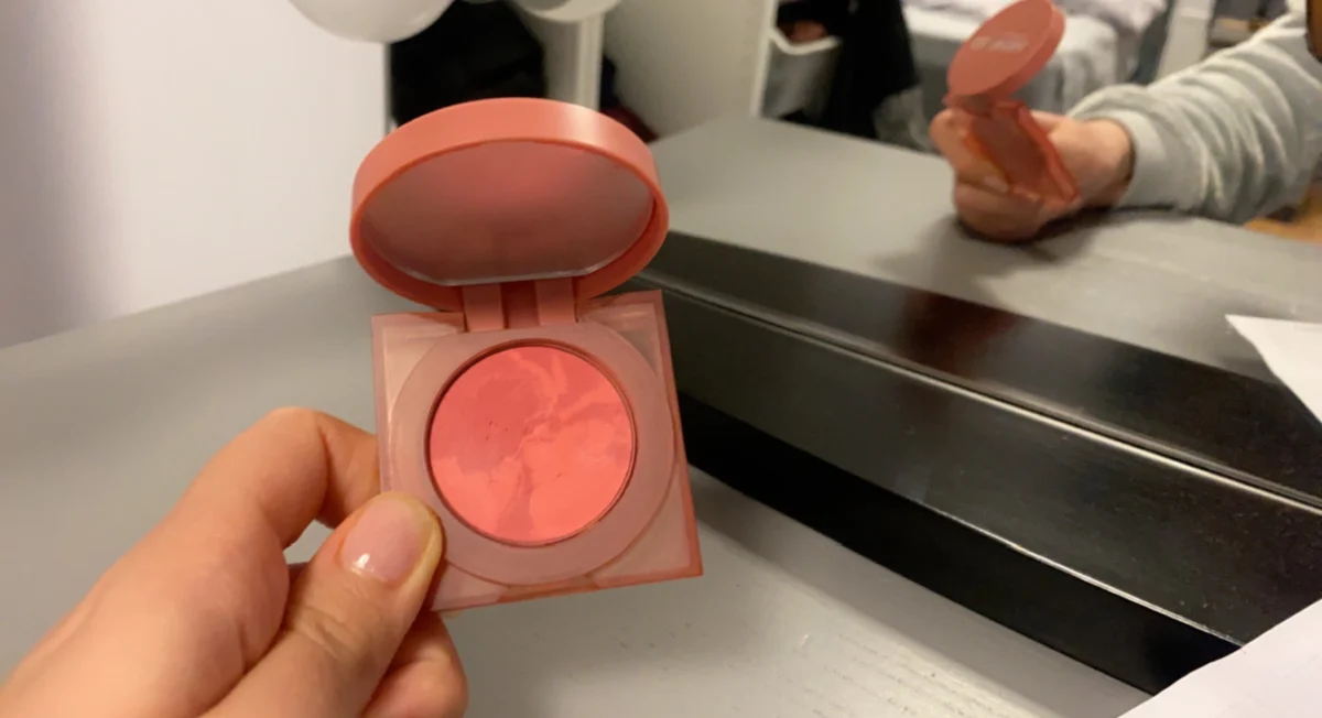 Glowish Cheeks Vegan Blush Powder - review image