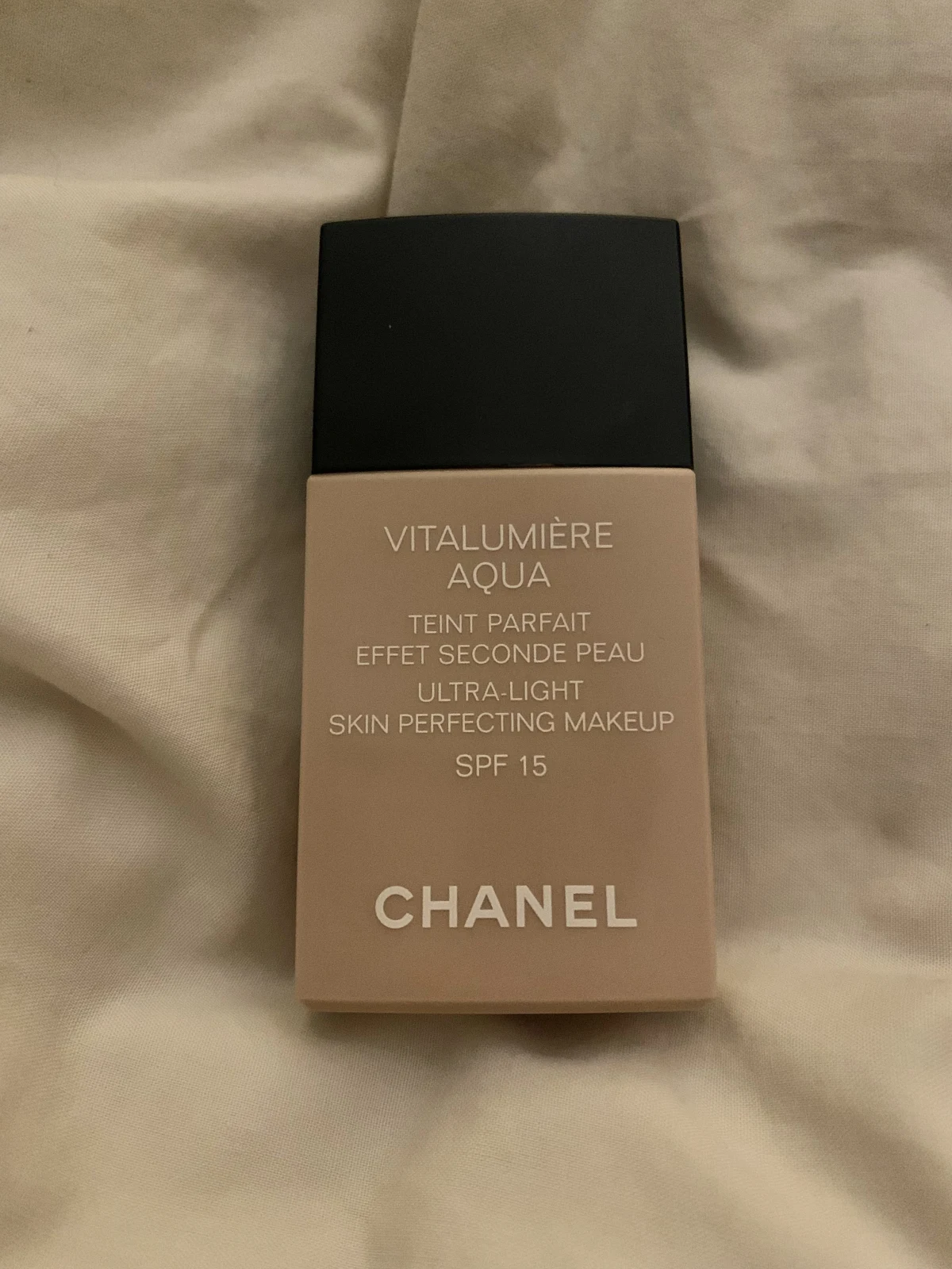 Chanel Vitalumiere Aqua Ultra-Light Makeup SPF15 - review image