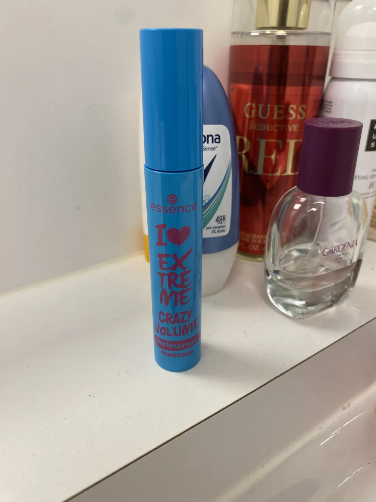 Essence I Love Extreme Crazy Volume Máscara De Pestañas Waterproof 12 Ml - review image