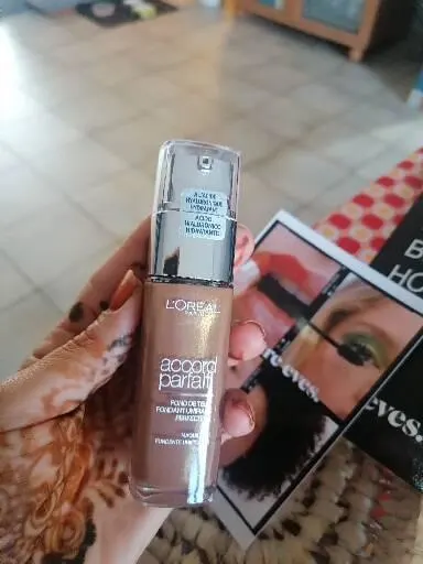 L’Oréal Paris - Accord Parfait Foundation - 6N  - Natuurlijk Dekkende Foundation met Hyaluronzuur en SPF 16 - 30 ml - review image